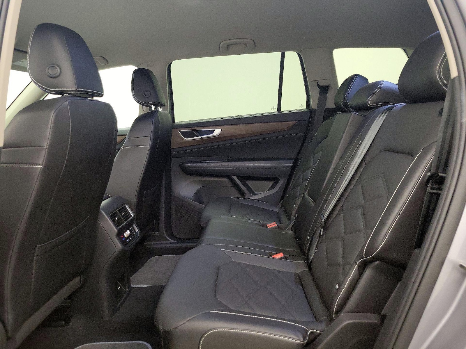 2025 Volkswagen Atlas SE w/Tech - Photo 20