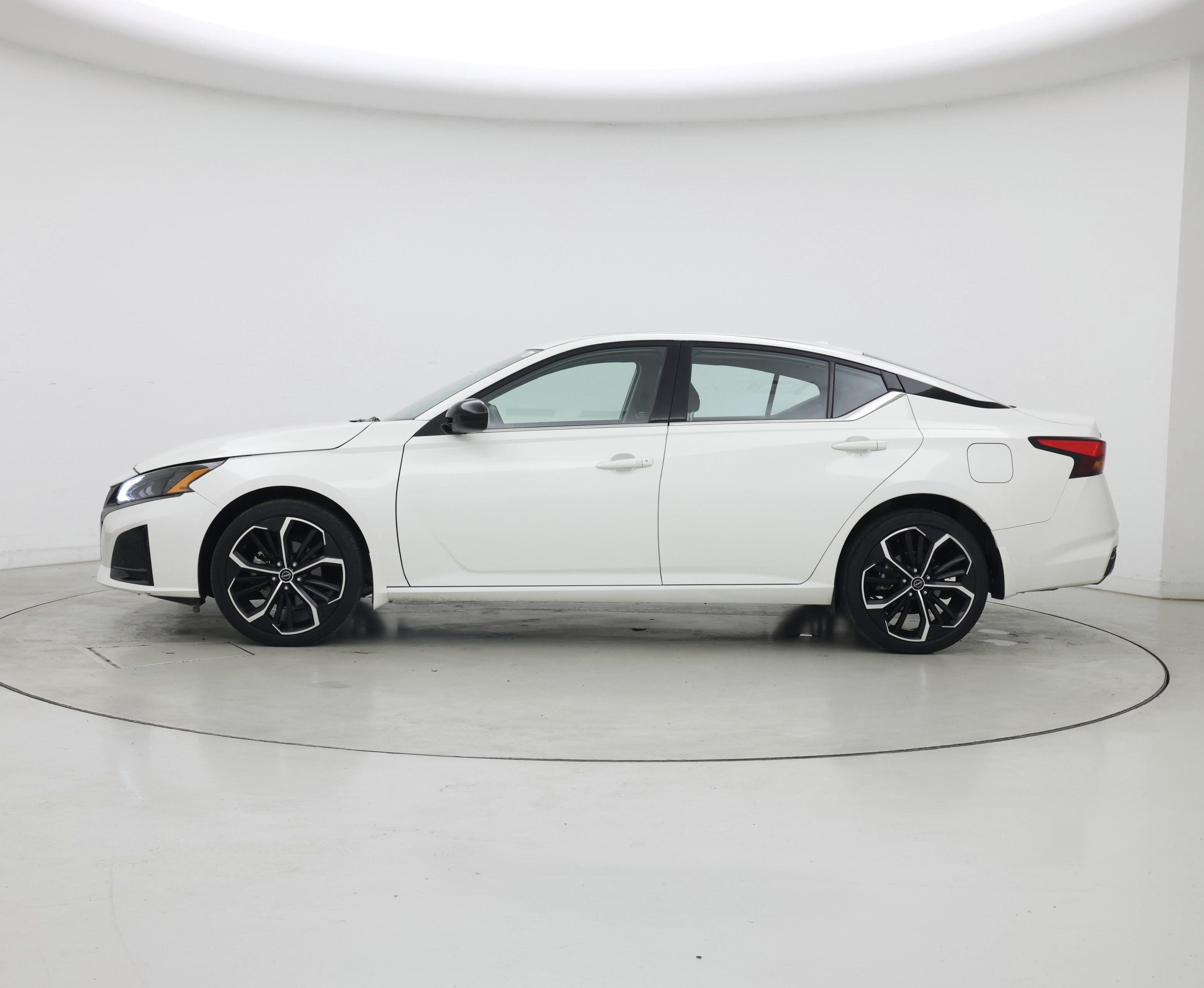 Thumbnail: 2023 Nissan Altima - 3