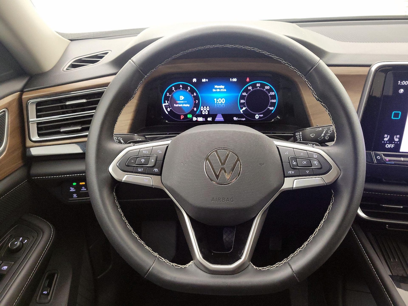 2025 Volkswagen Atlas SE w/Tech - Photo 11