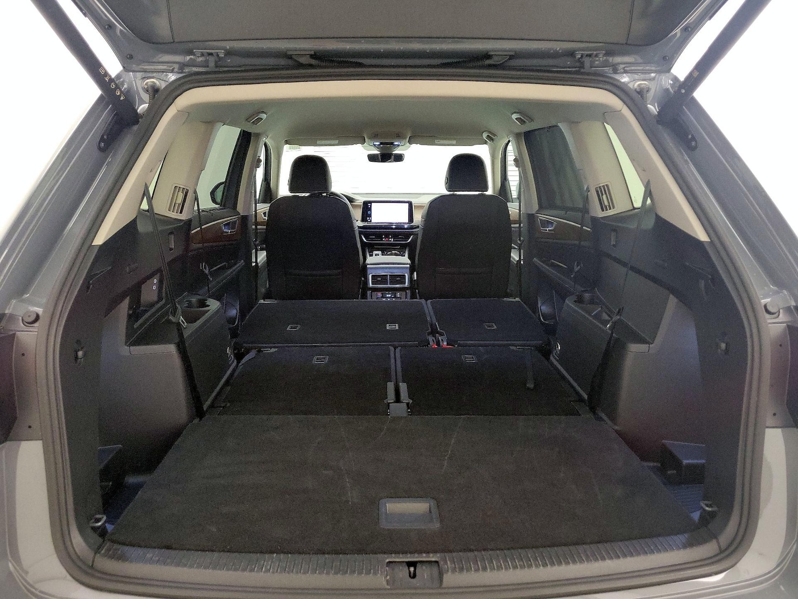 2025 Volkswagen Atlas SE w/Tech - Photo 23