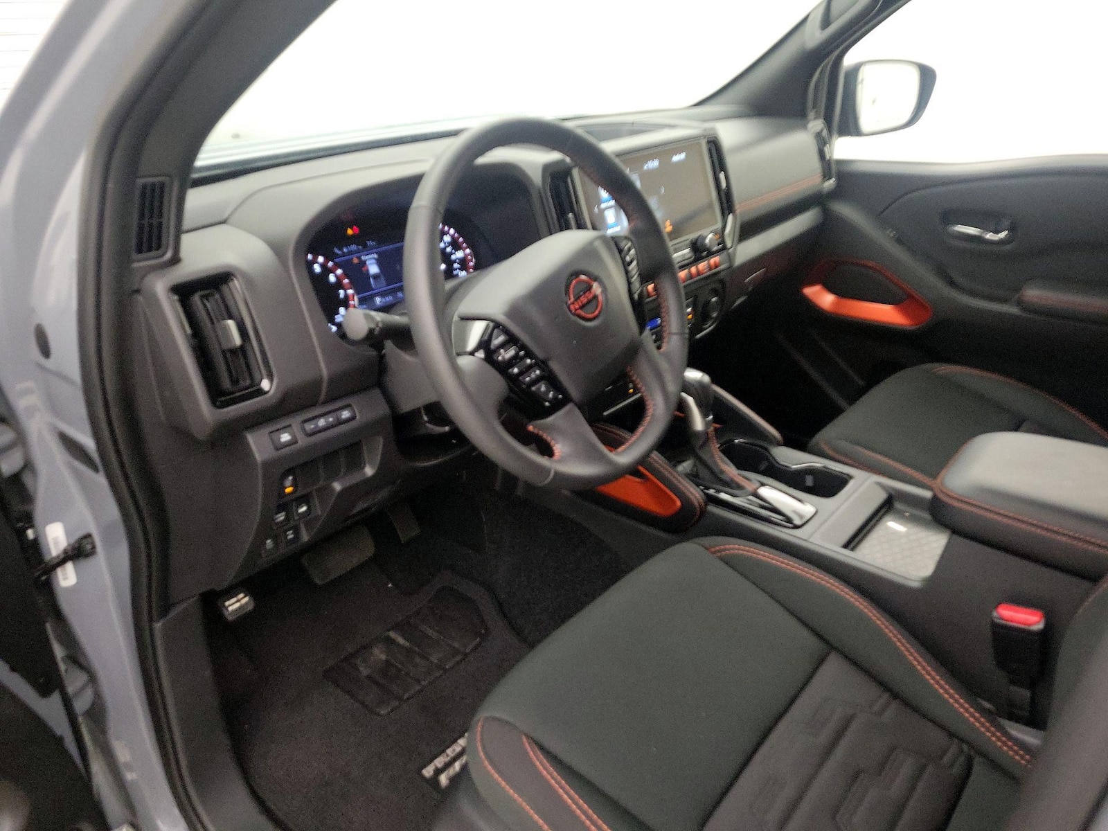 2025 Nissan Frontier PRO-4X - Photo 12