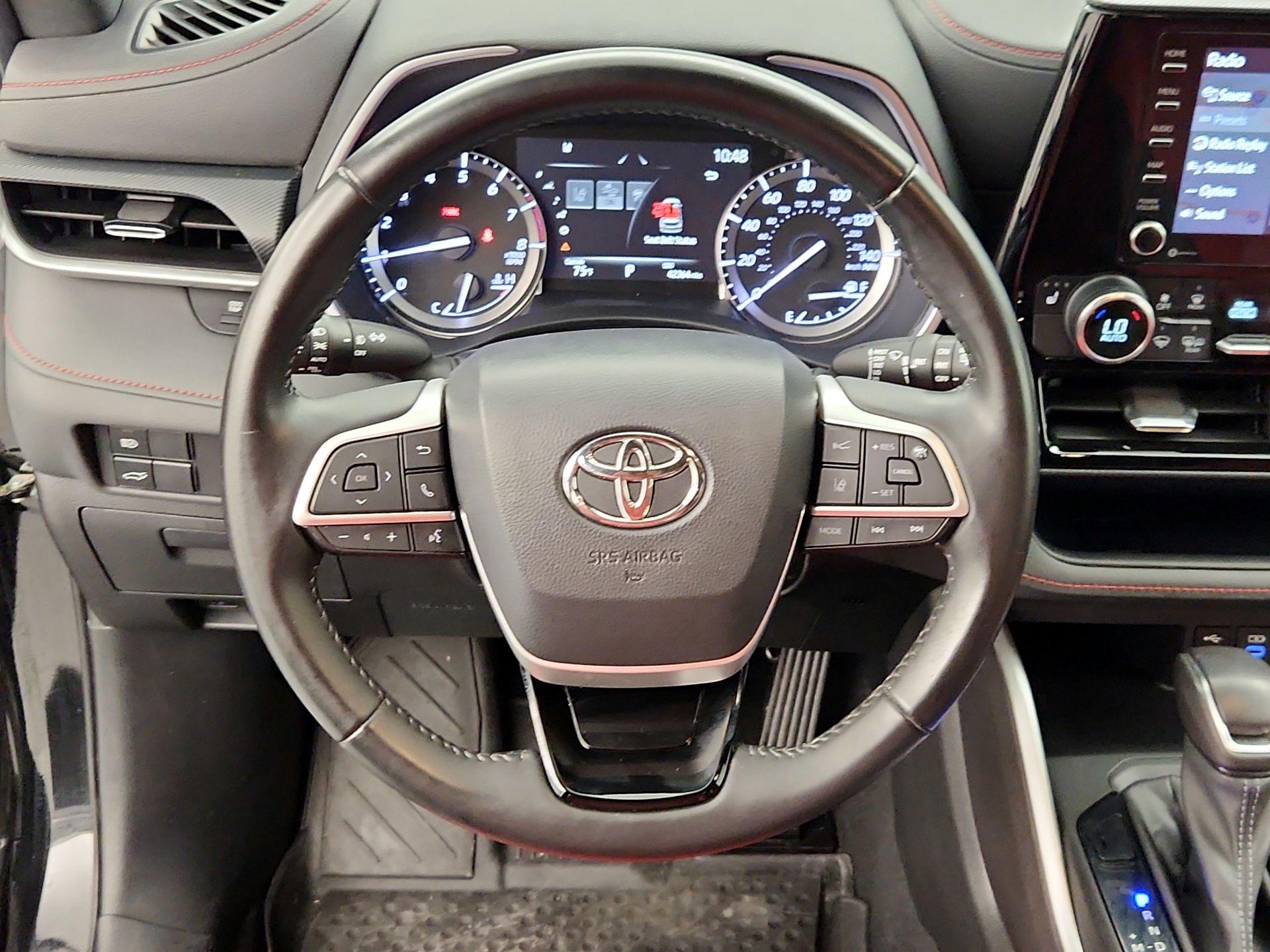 Thumbnail: 2022 Toyota Highlander - 10