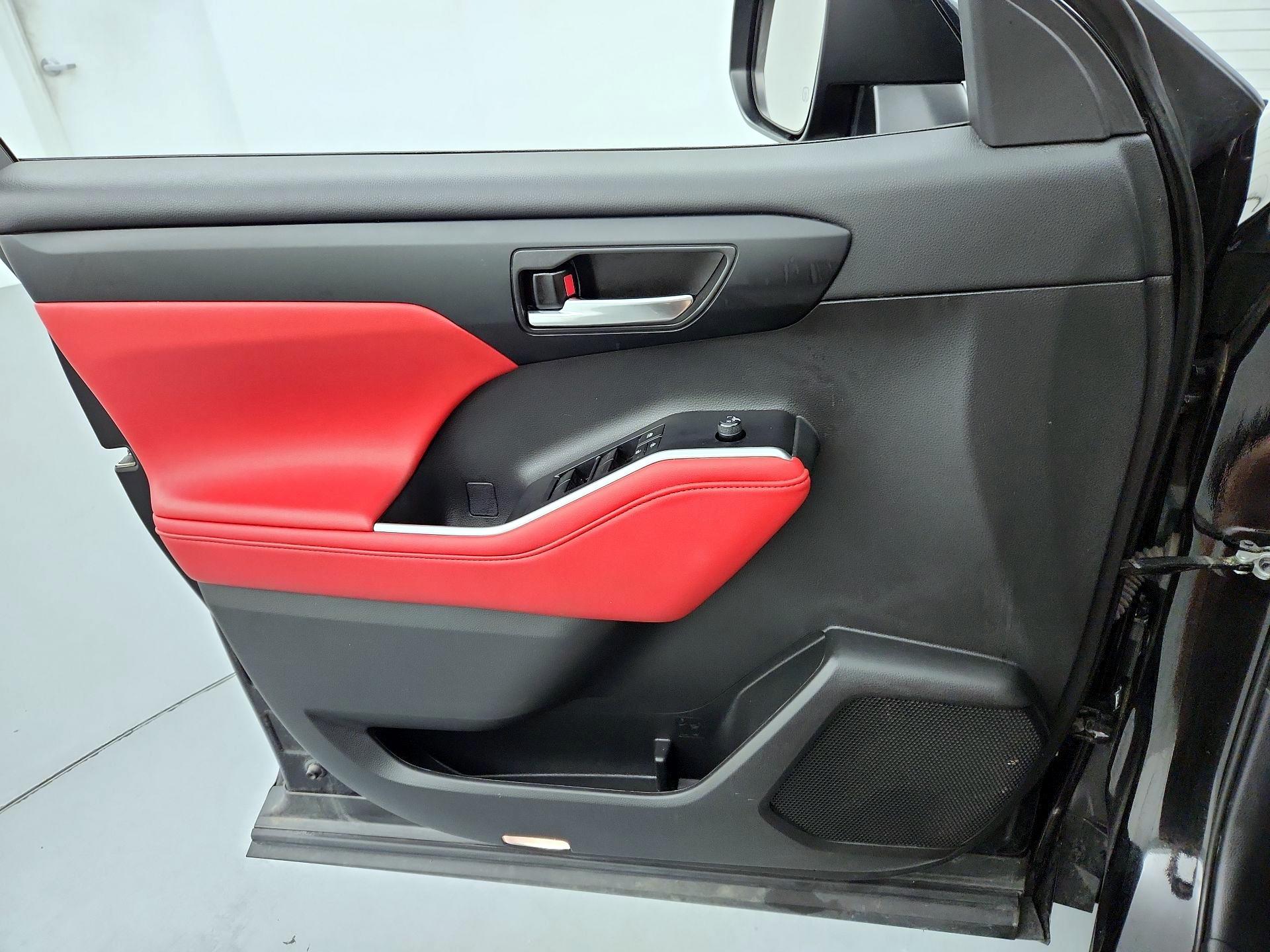 Thumbnail: 2022 Toyota Highlander - 12