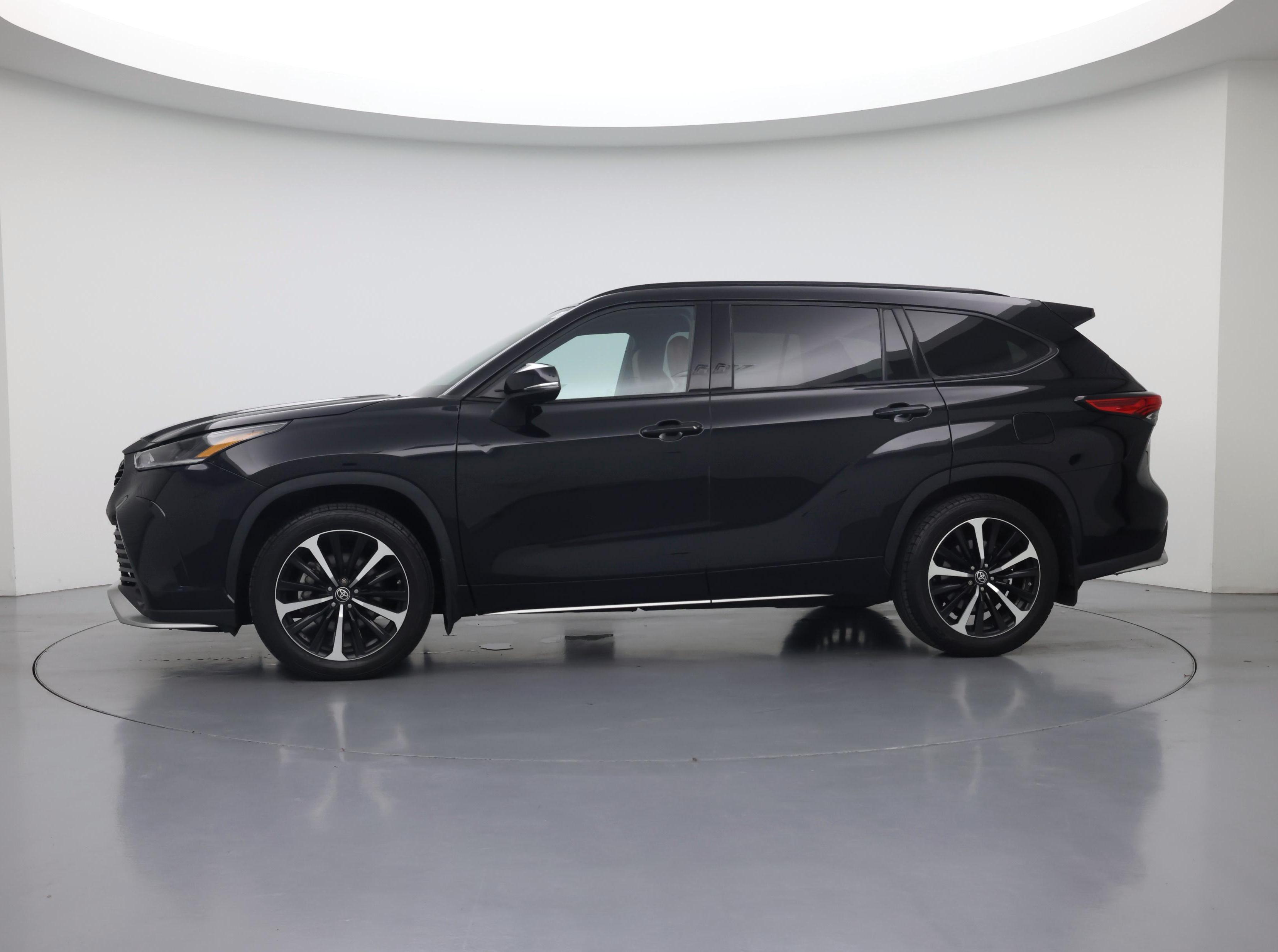 Thumbnail: 2022 Toyota Highlander - 3