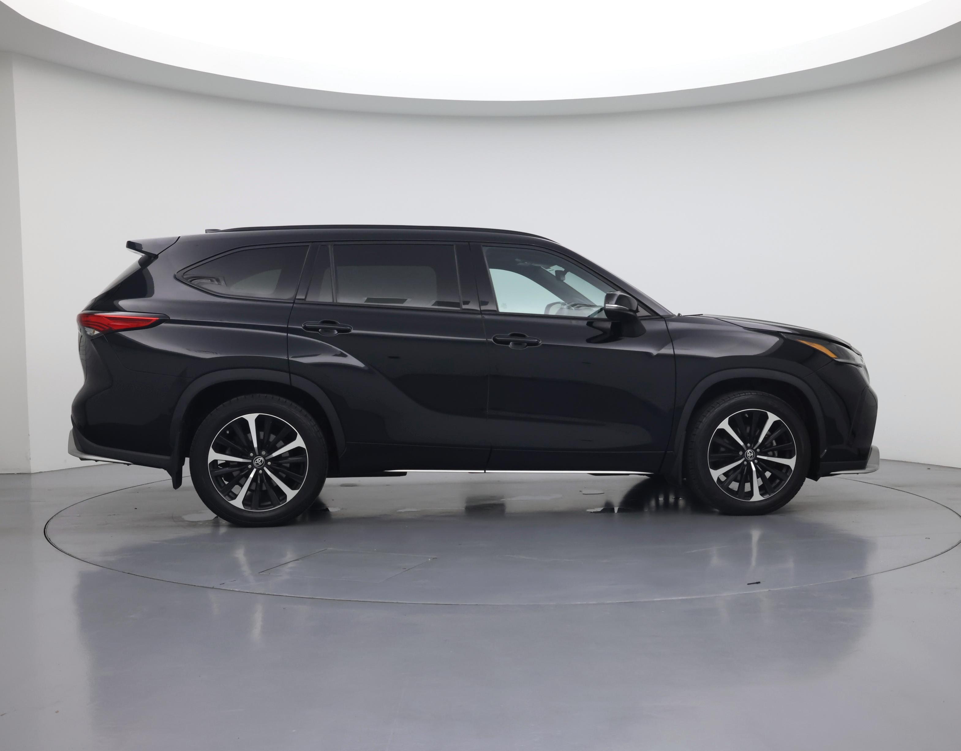 Thumbnail: 2022 Toyota Highlander - 7