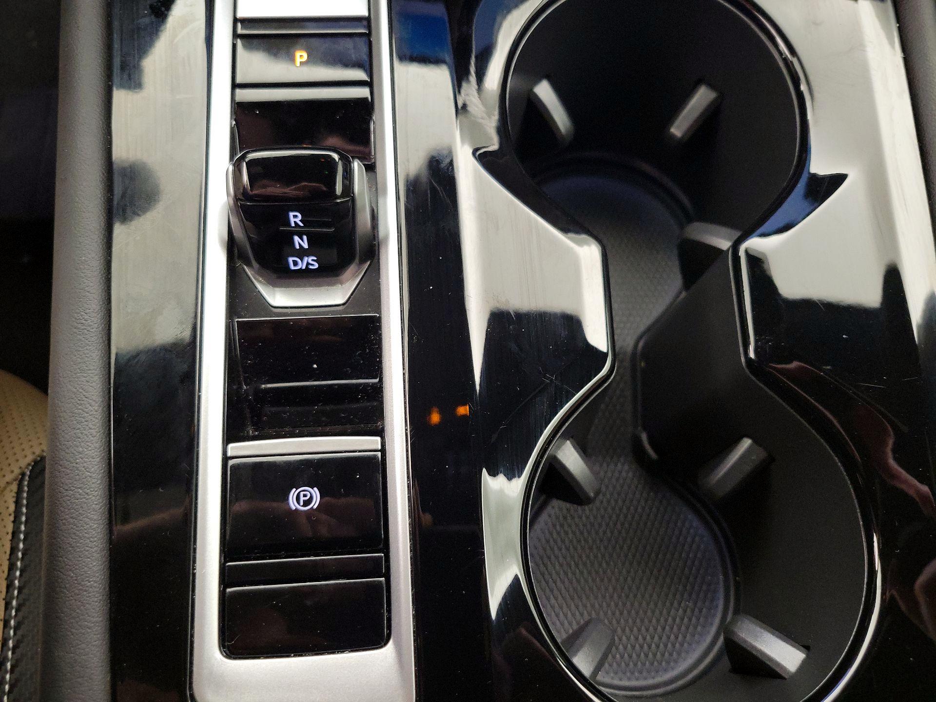 Thumbnail: 2025 Volkswagen Atlas - 17