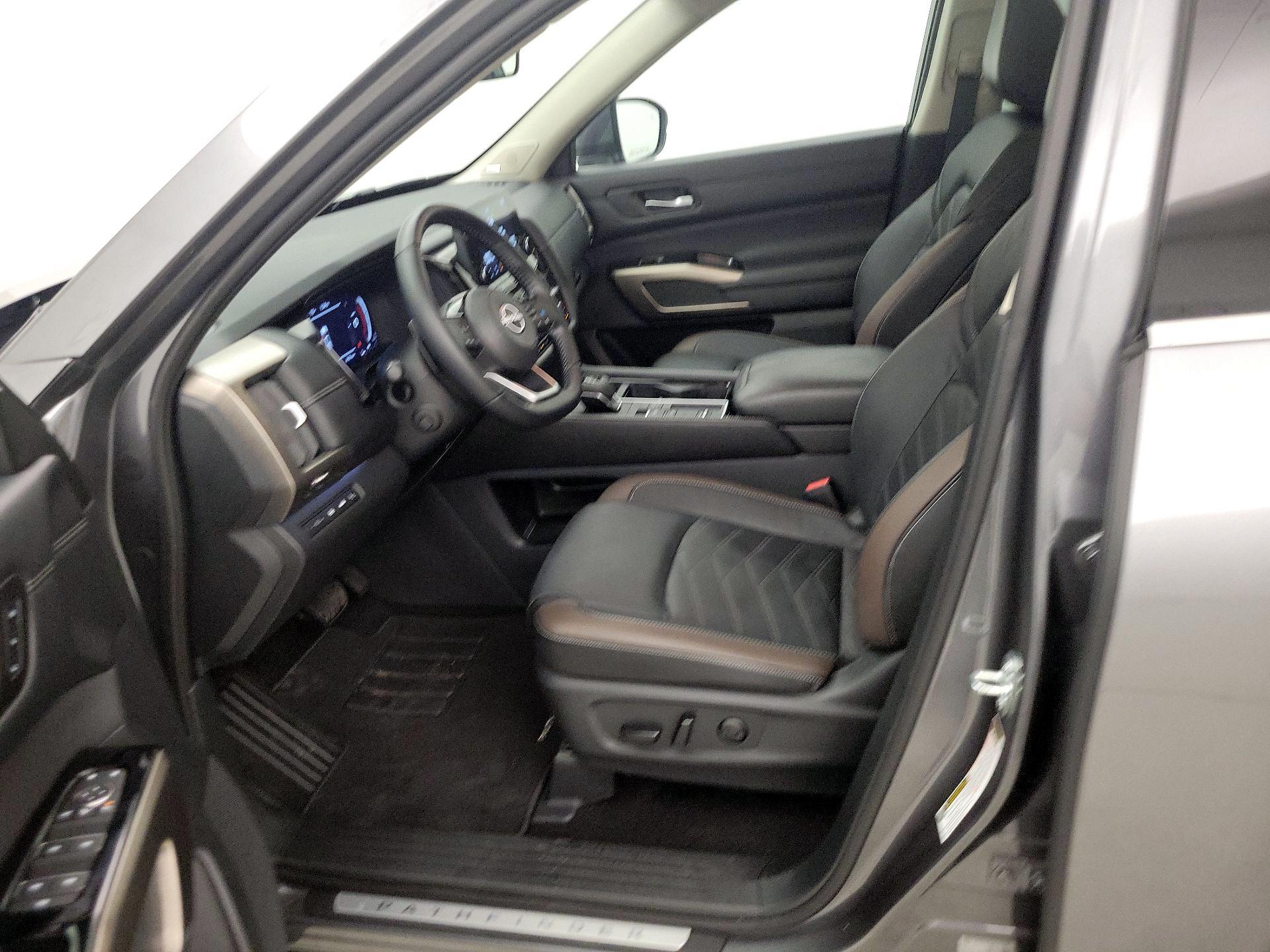 Thumbnail: 2025 Nissan Pathfinder - 11