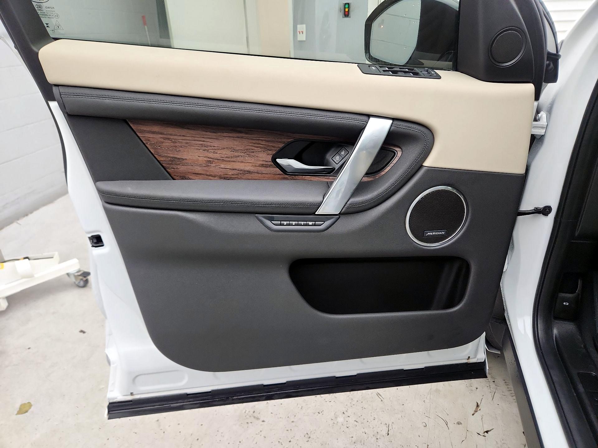 Thumbnail: 2025 Land Rover Discovery Sport - 12