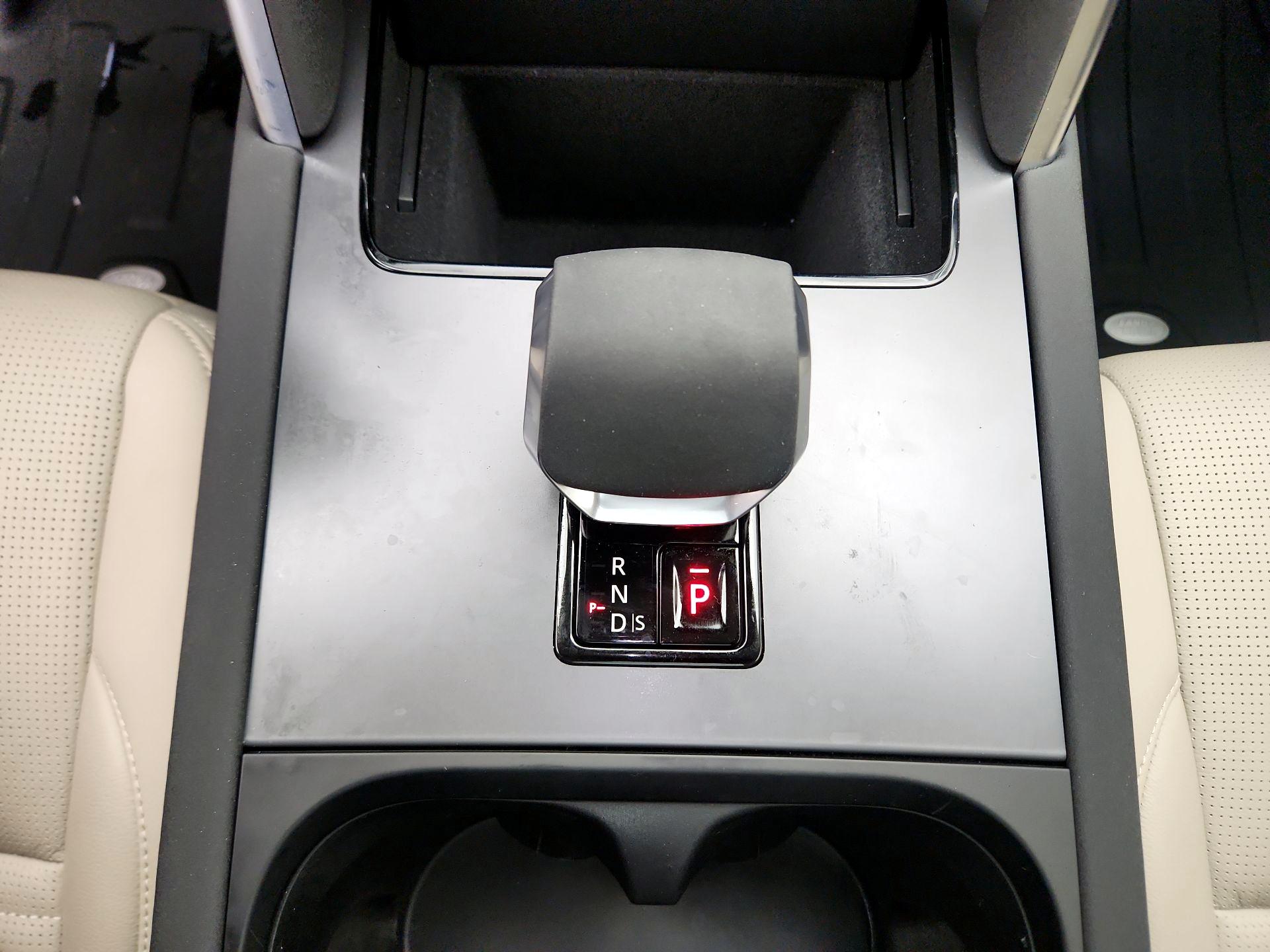 Thumbnail: 2025 Land Rover Discovery Sport - 18