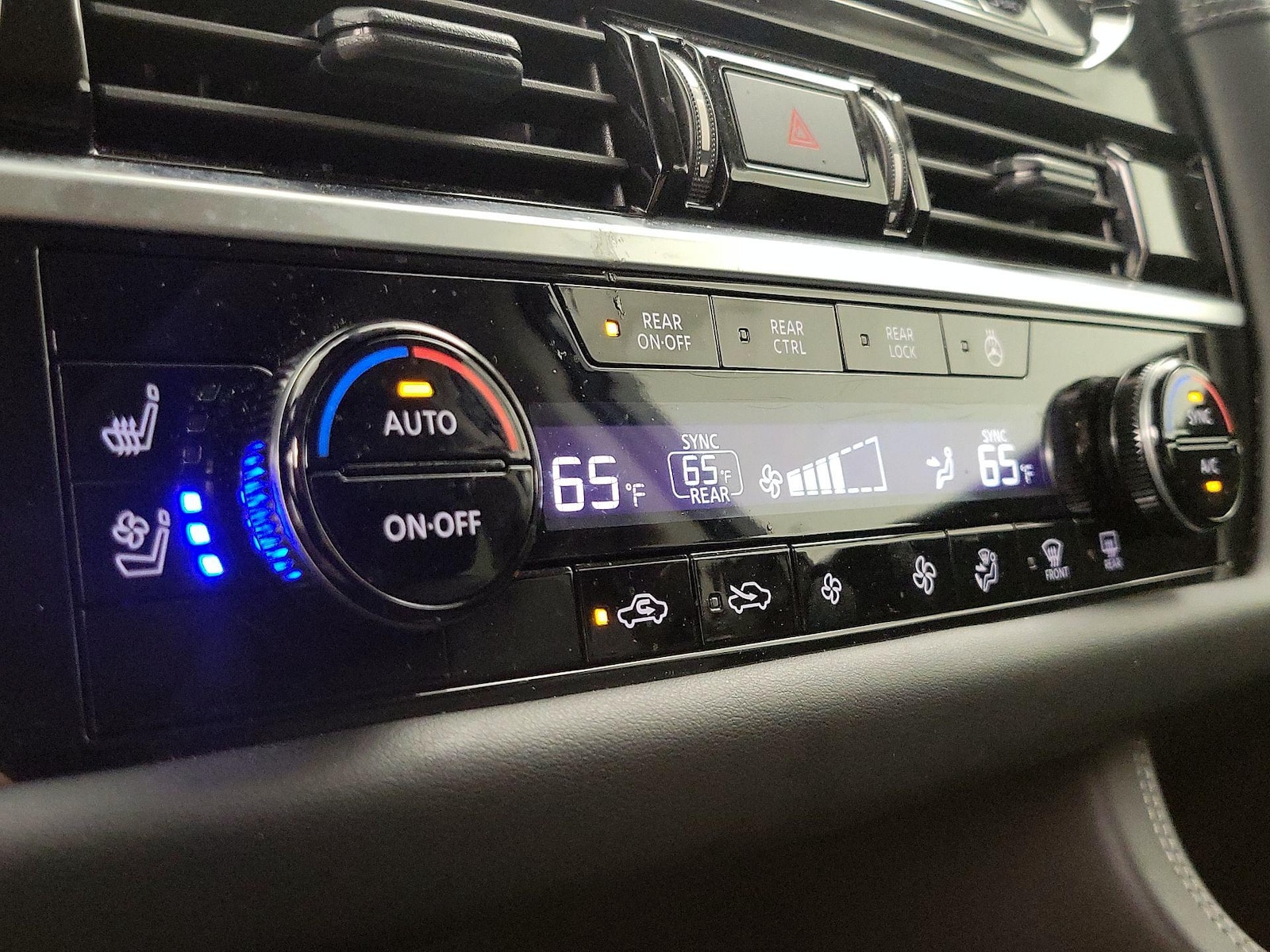 2025 Nissan Pathfinder Platinum - Photo 18