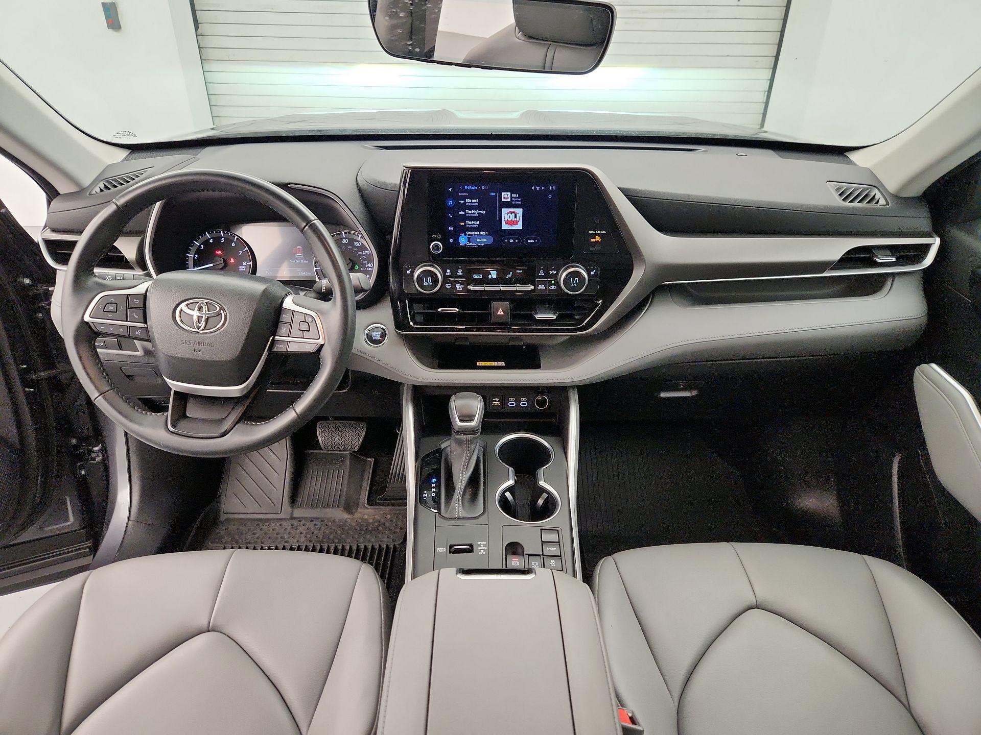 Thumbnail: 2023 Toyota Highlander - 9