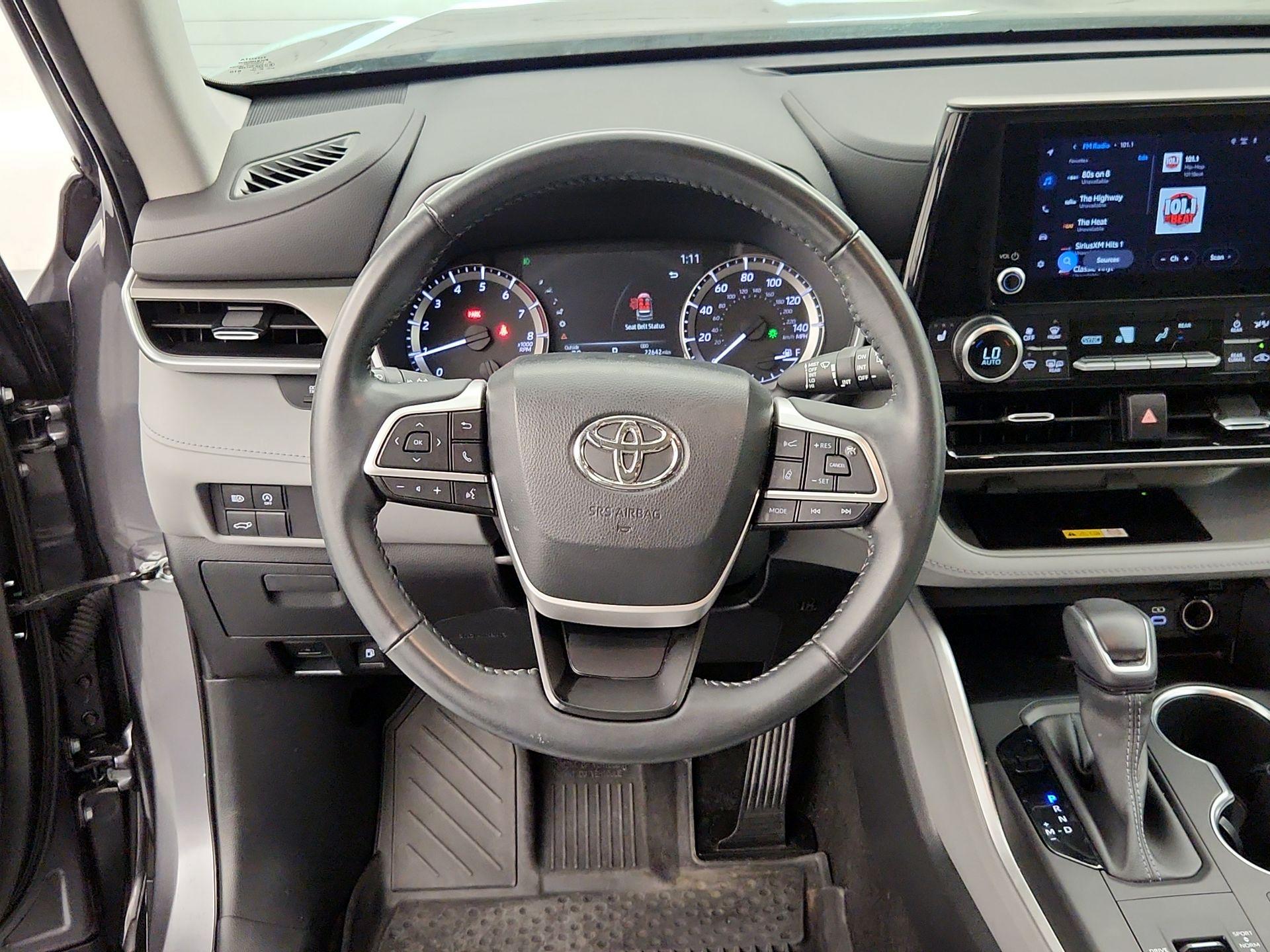 Thumbnail: 2023 Toyota Highlander - 10