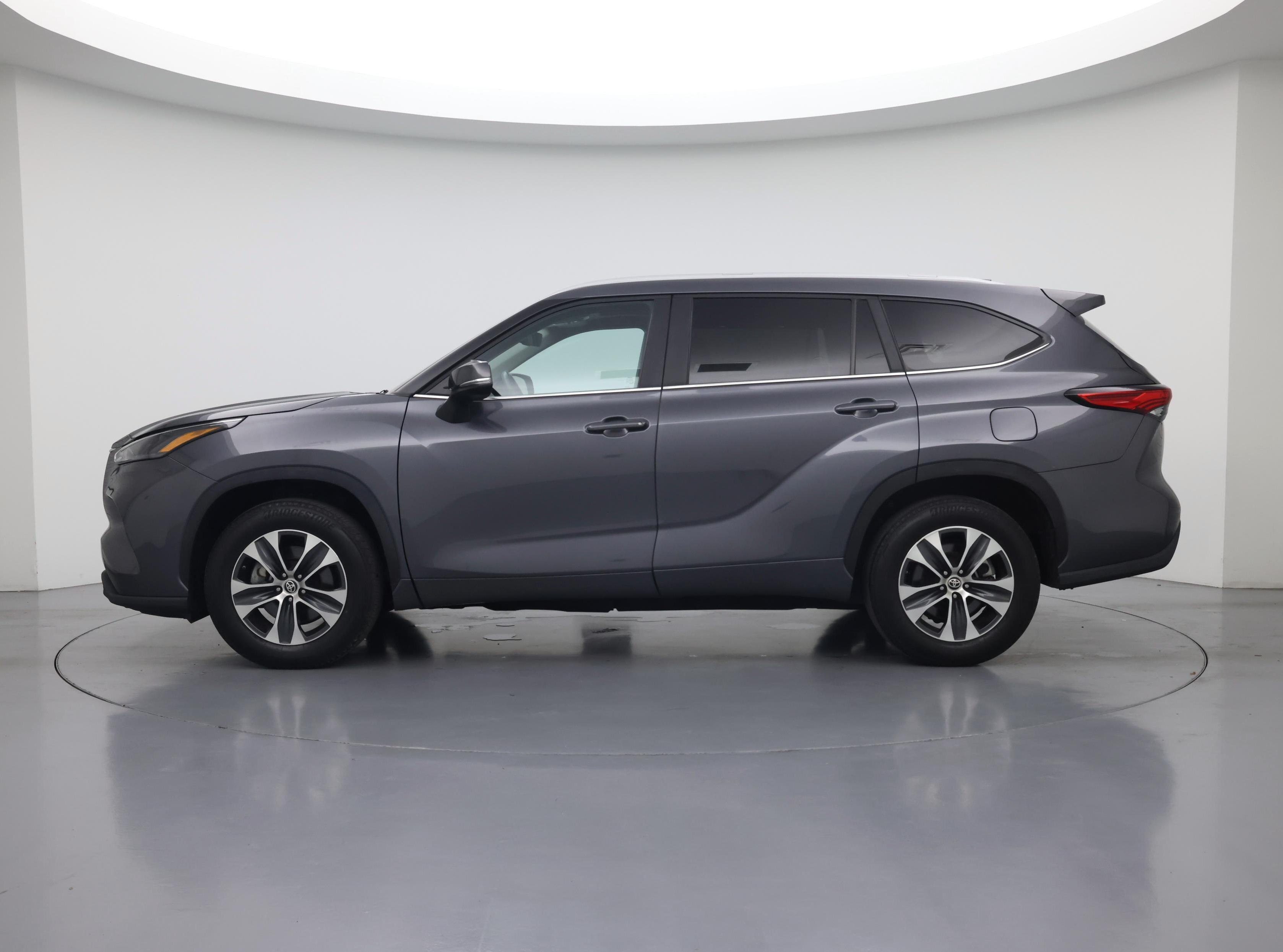 Thumbnail: 2023 Toyota Highlander - 3