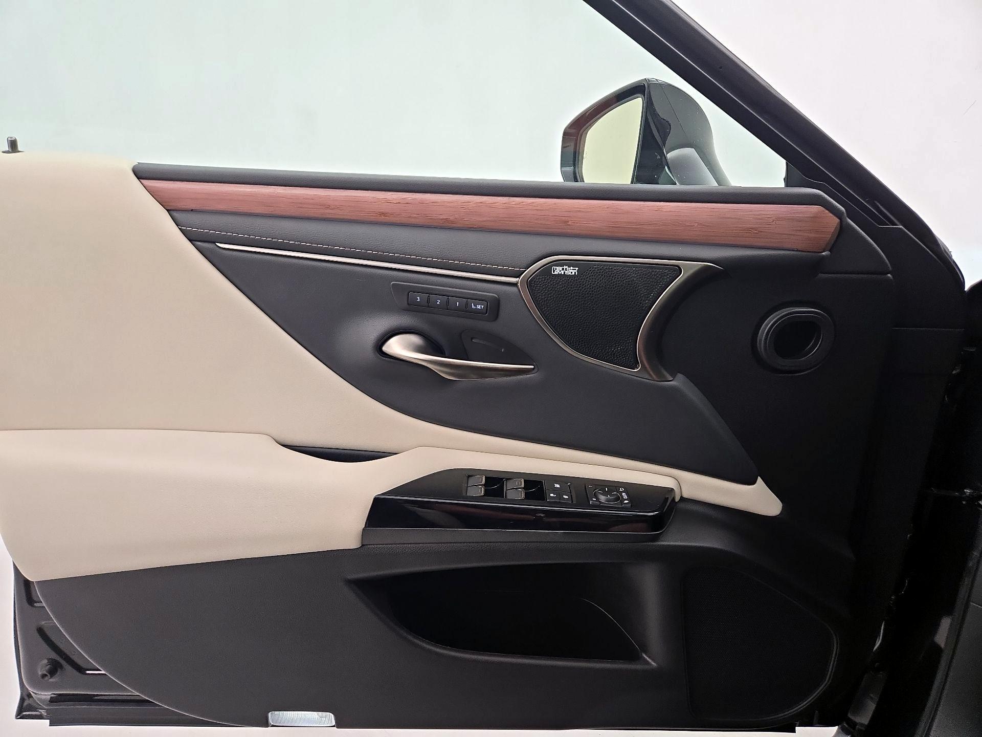 Thumbnail: 2025 Lexus ES - 12
