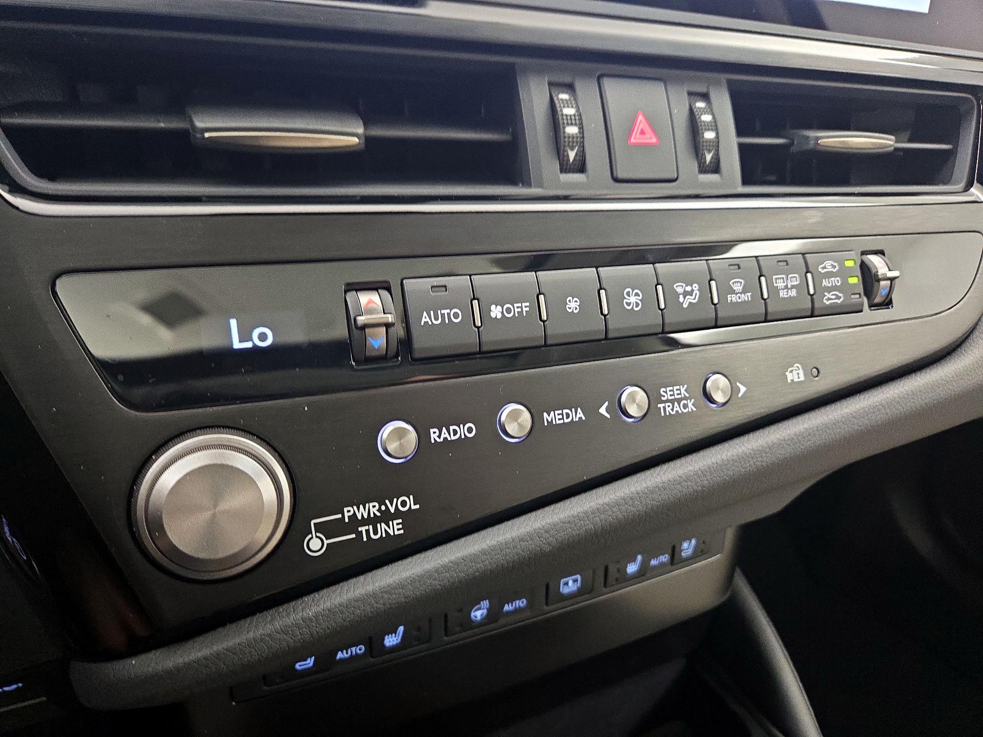 Thumbnail: 2025 Lexus ES - 16