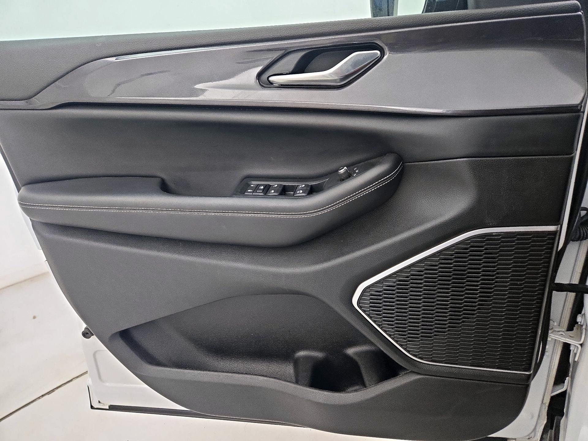 Thumbnail: 2022 Jeep Grand Cherokee - 12