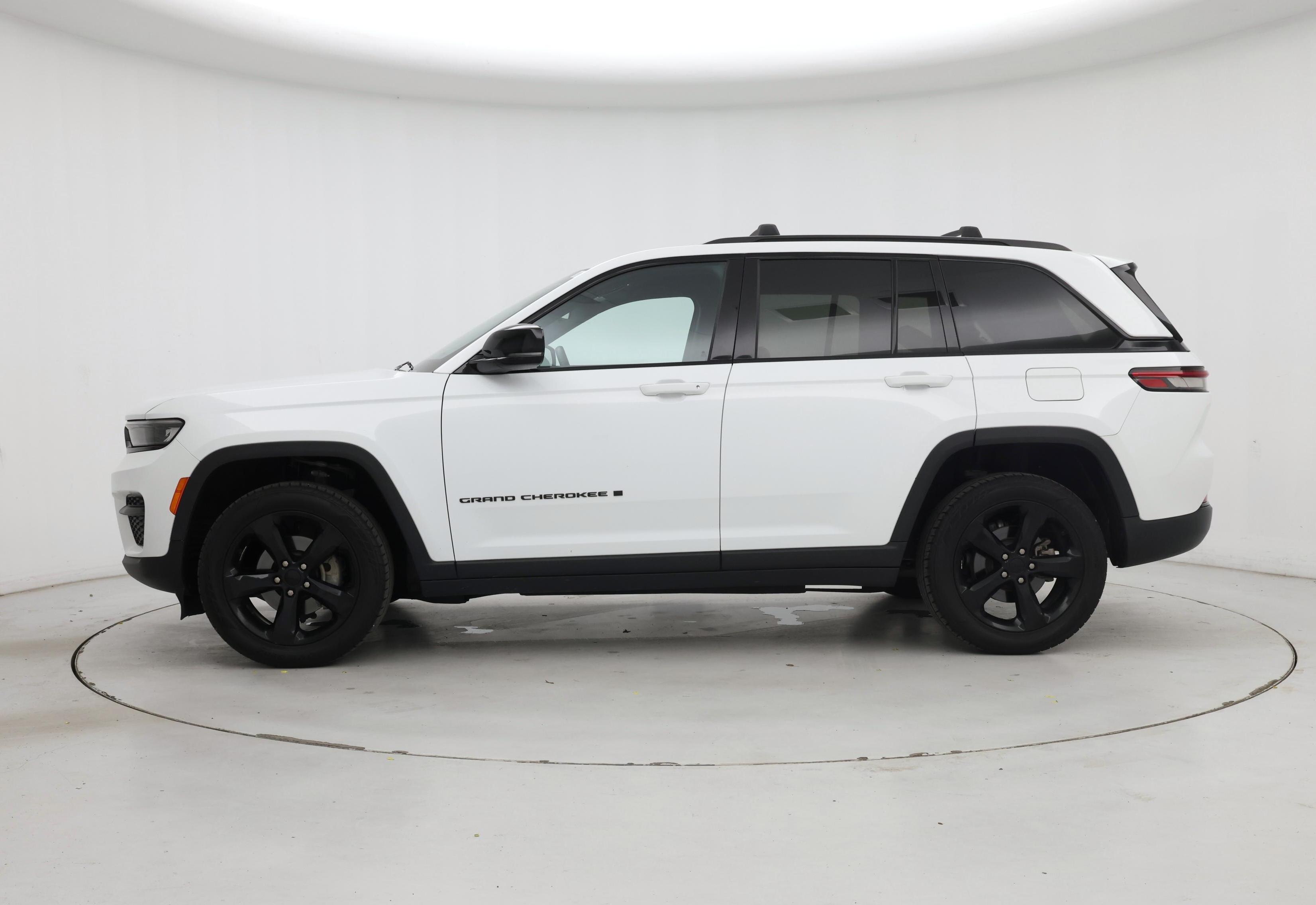 Thumbnail: 2022 Jeep Grand Cherokee - 3