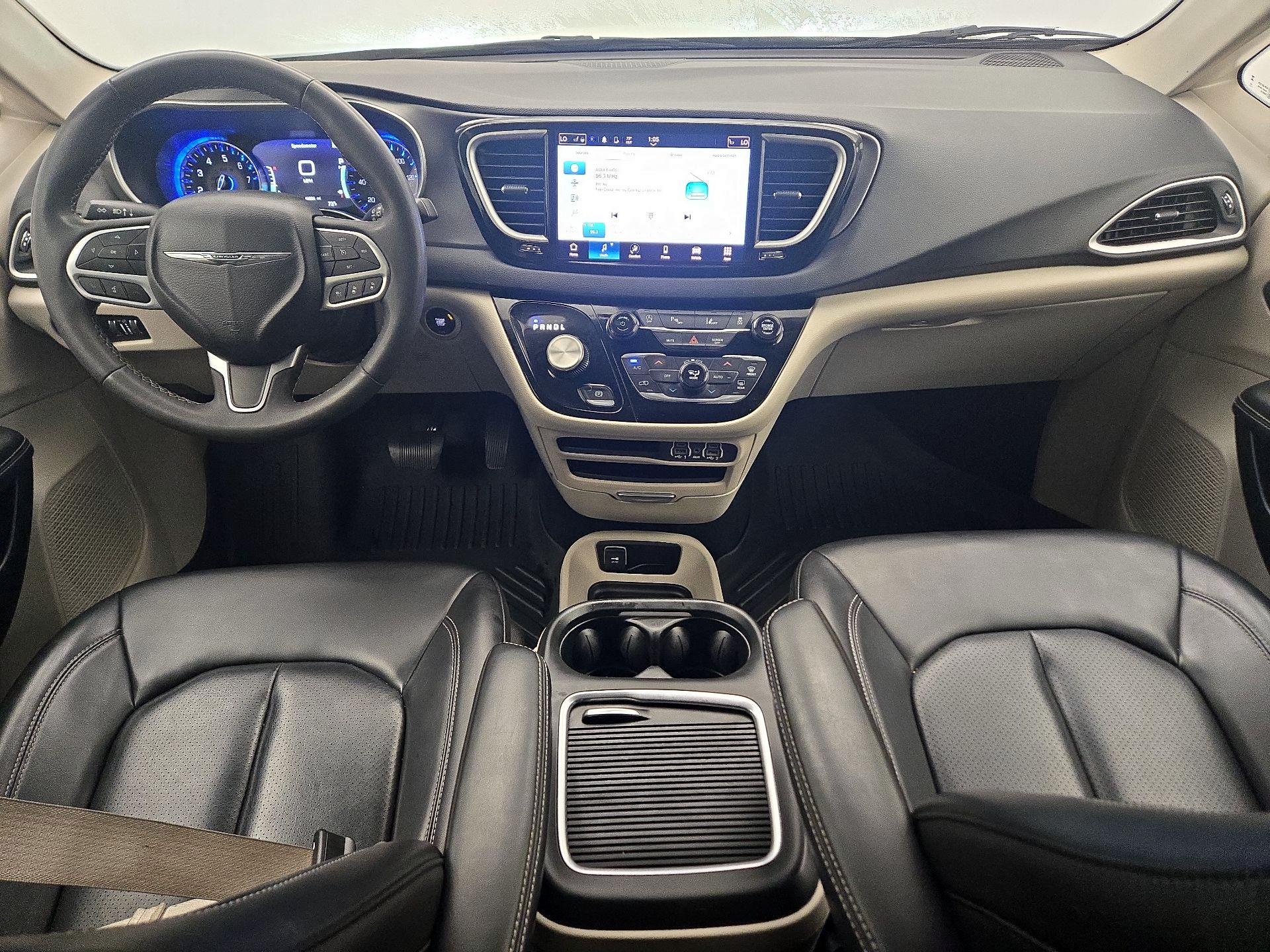 Thumbnail: 2023 Chrysler Pacifica - 9