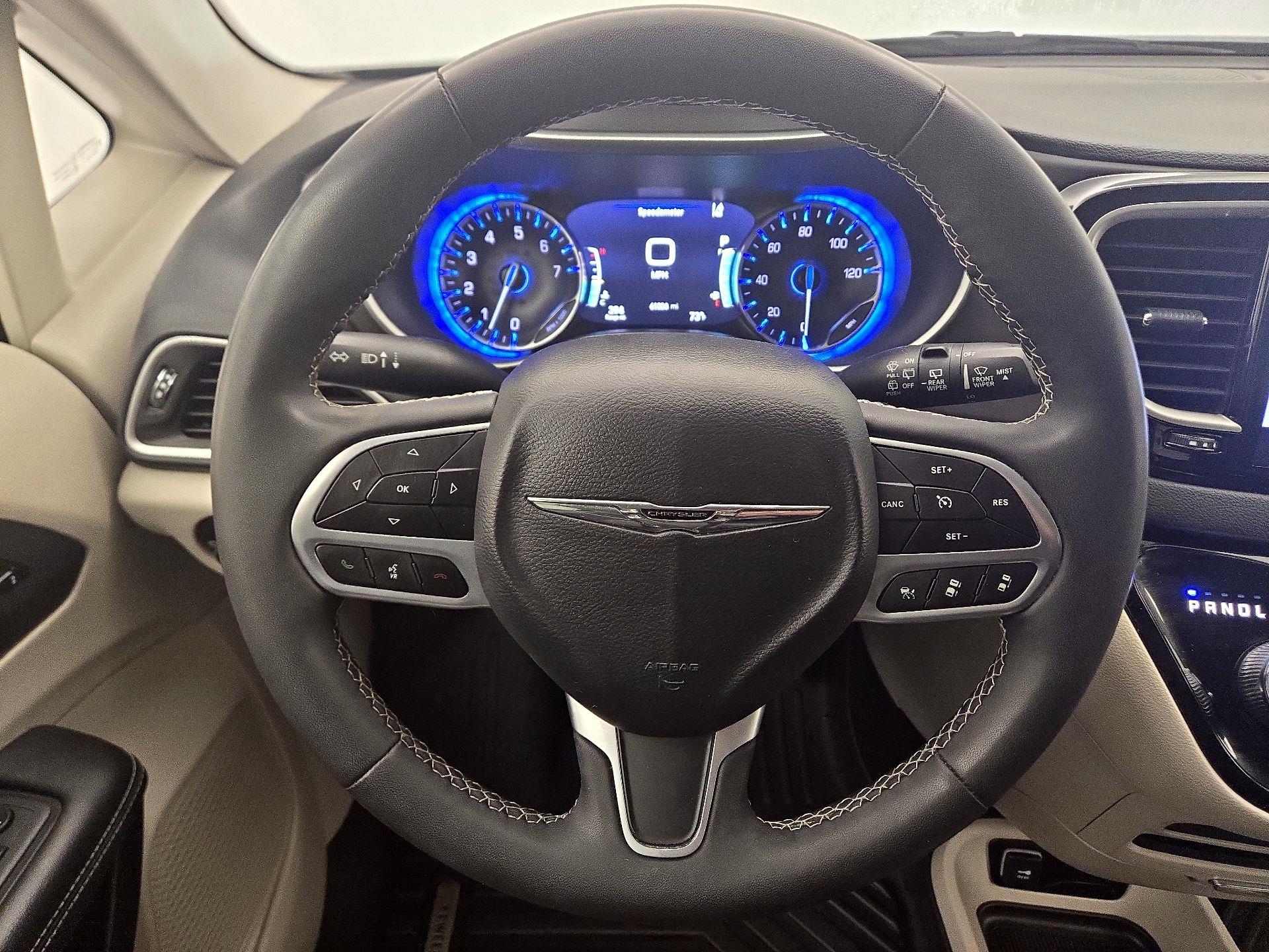 Thumbnail: 2023 Chrysler Pacifica - 10