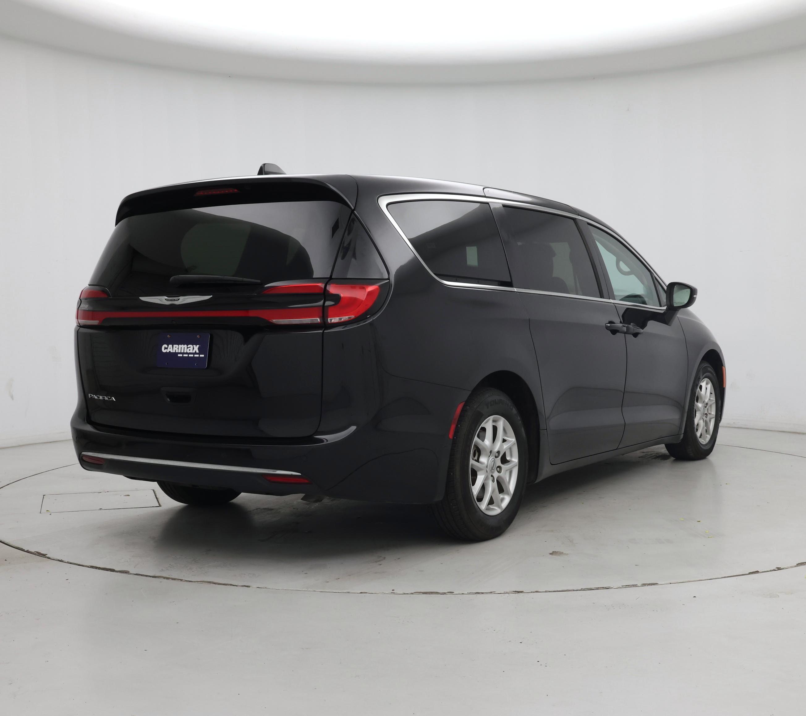 Thumbnail: 2023 Chrysler Pacifica - 8