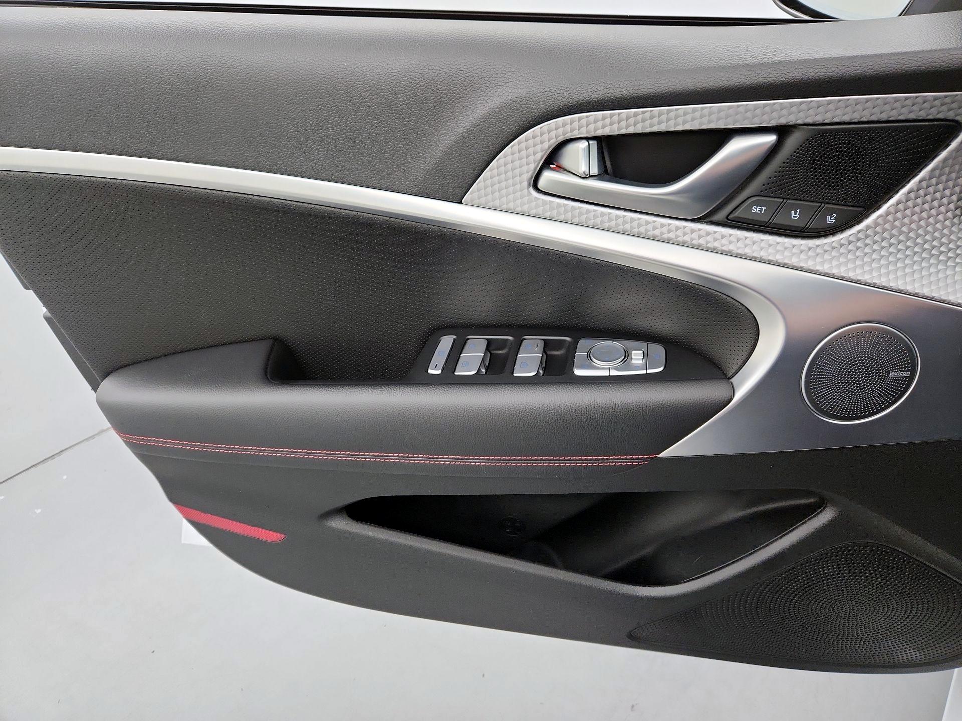 Thumbnail: 2023 Genesis G70 - 12