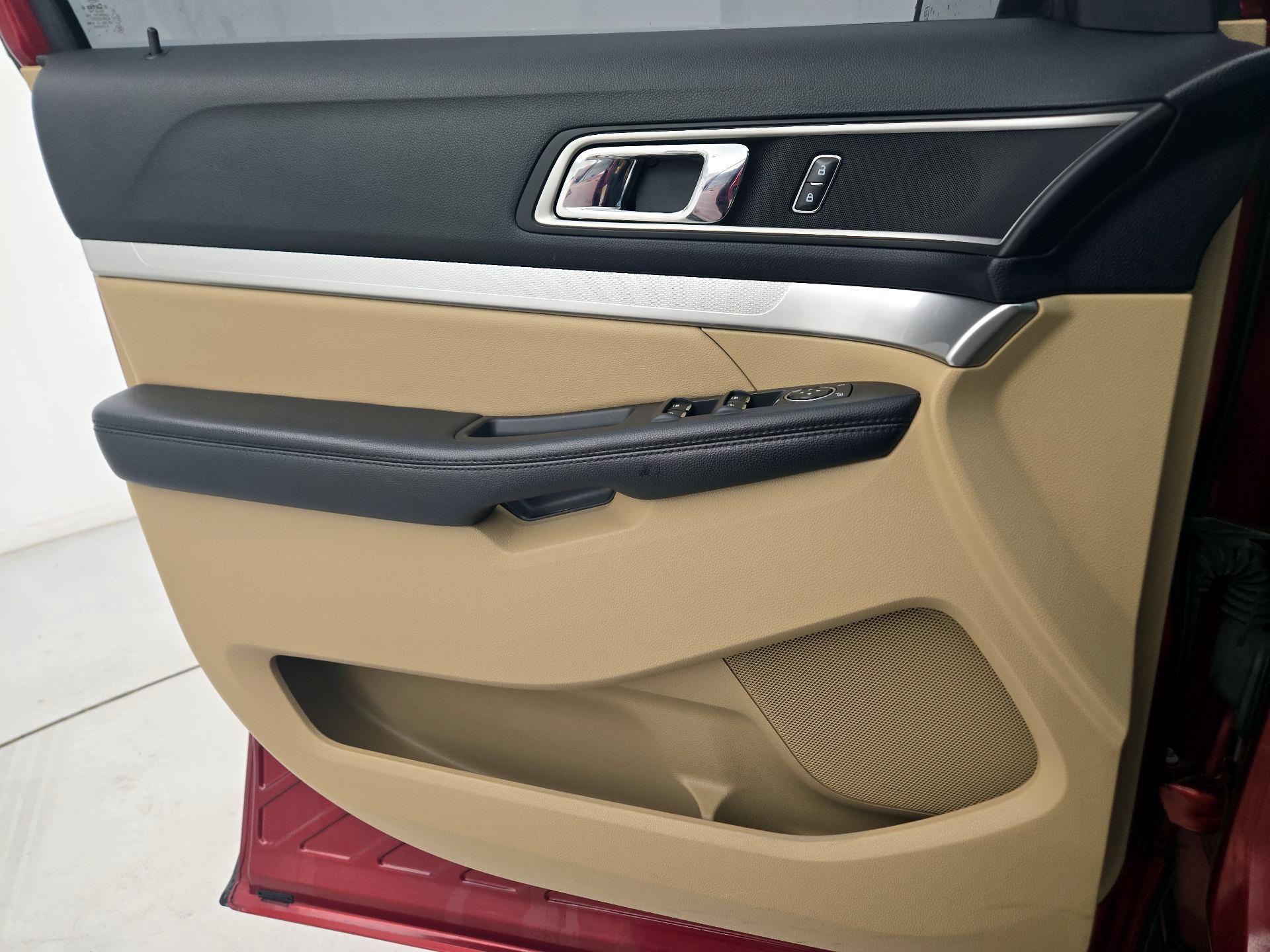 Thumbnail: 2016 Ford Explorer - 12