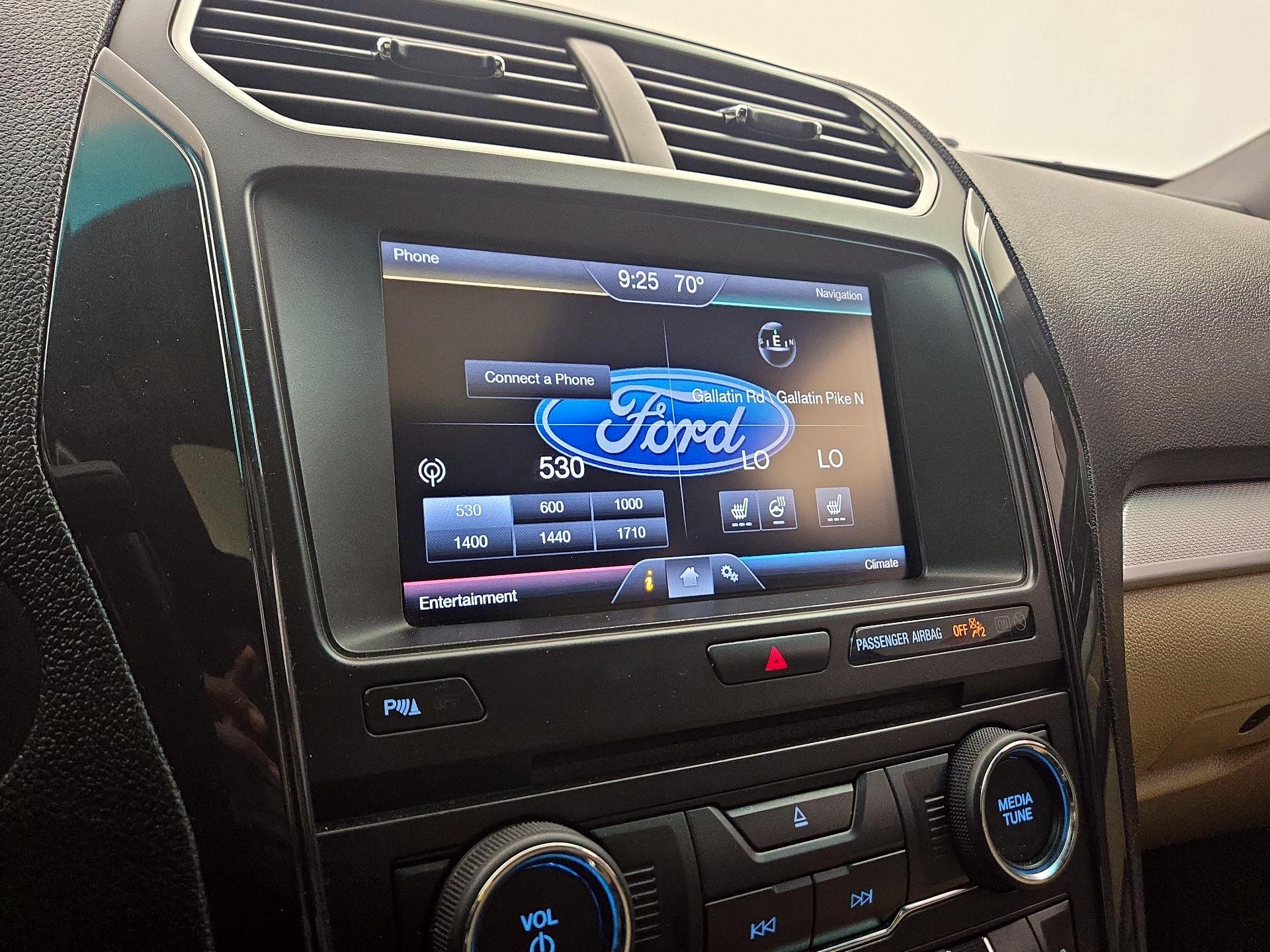 Thumbnail: 2016 Ford Explorer - 15
