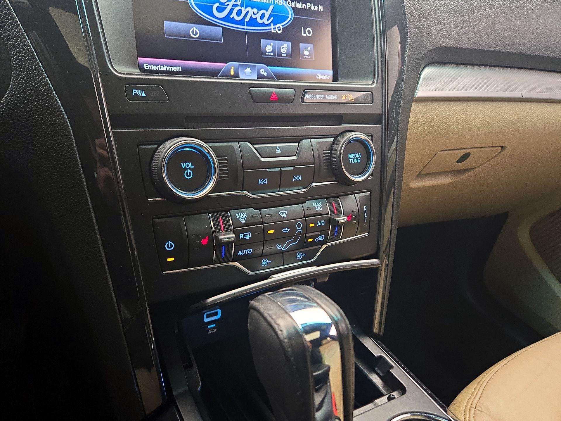 Thumbnail: 2016 Ford Explorer - 16