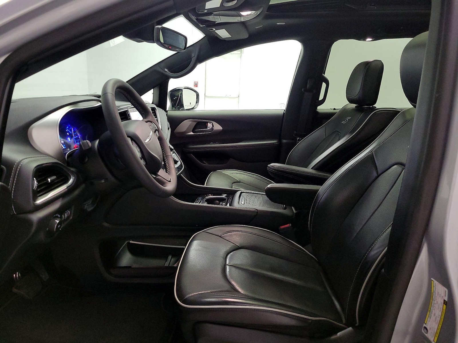 2023 Chrysler Pacifica Hybrid Limited - Photo 12