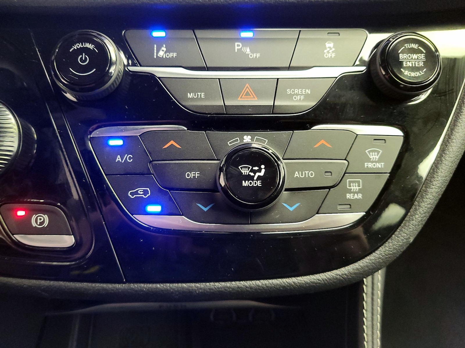 2023 Chrysler Pacifica Hybrid Limited - Photo 18