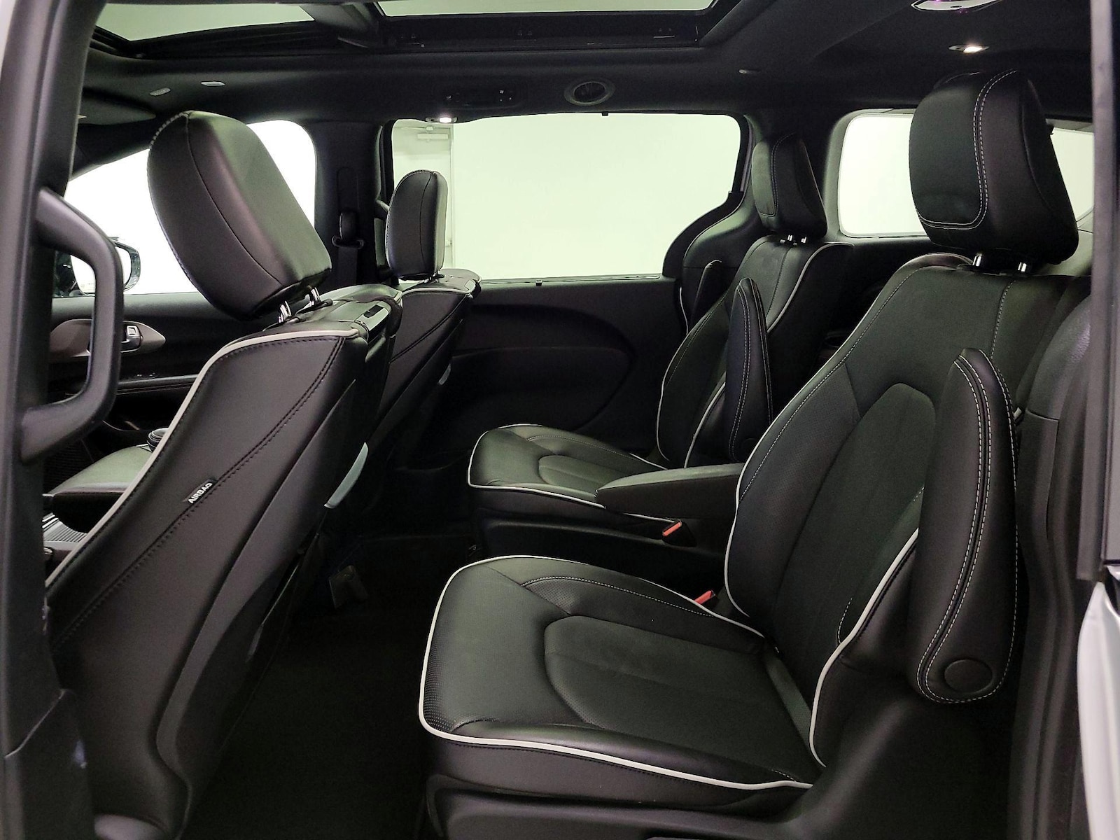 2023 Chrysler Pacifica Hybrid Limited - Photo 22