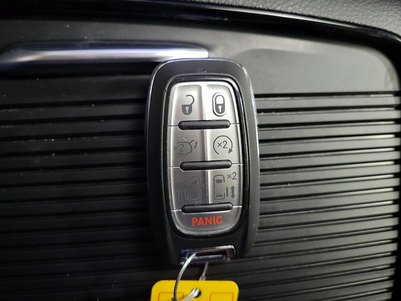 2023 Chrysler Pacifica Hybrid Limited - Photo 28