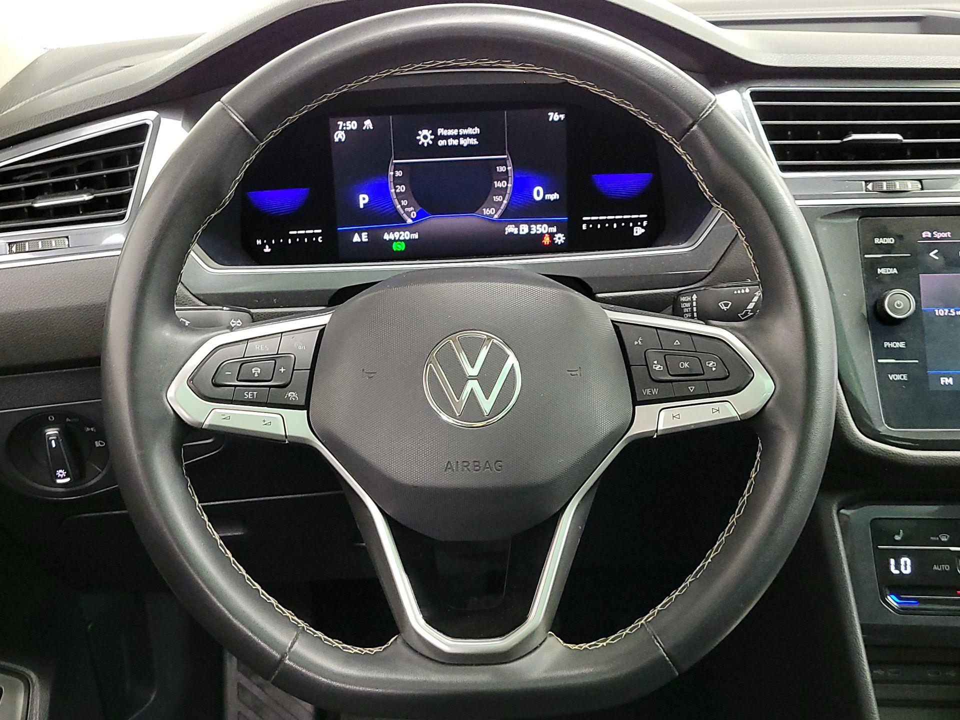 Thumbnail: 2022 Volkswagen Tiguan - 10
