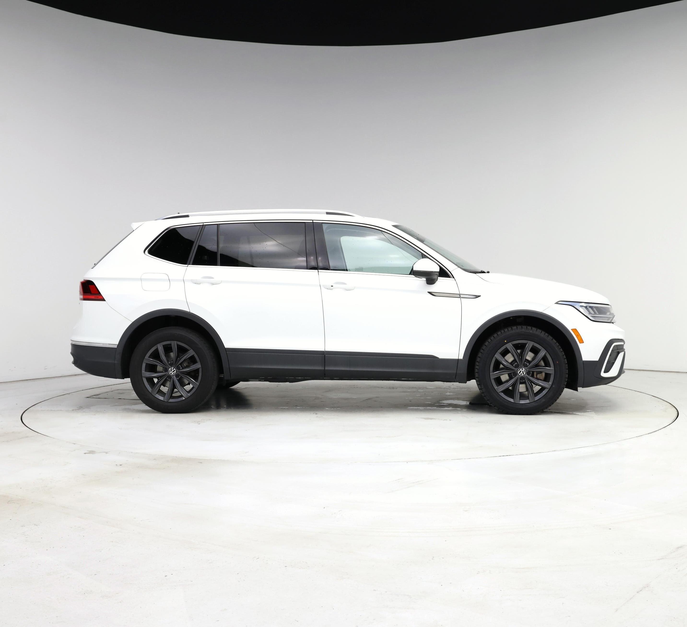 Thumbnail: 2022 Volkswagen Tiguan - 7
