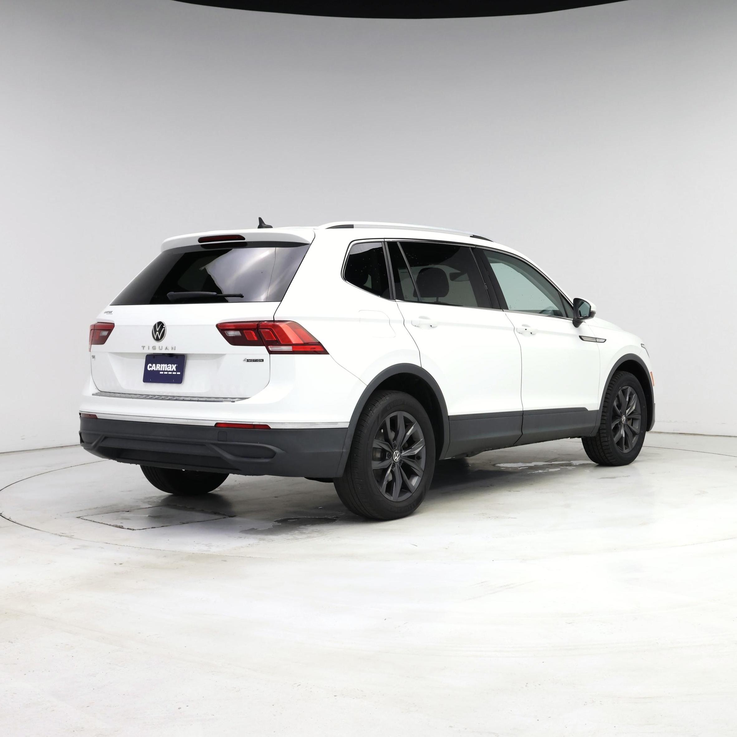 Thumbnail: 2022 Volkswagen Tiguan - 8