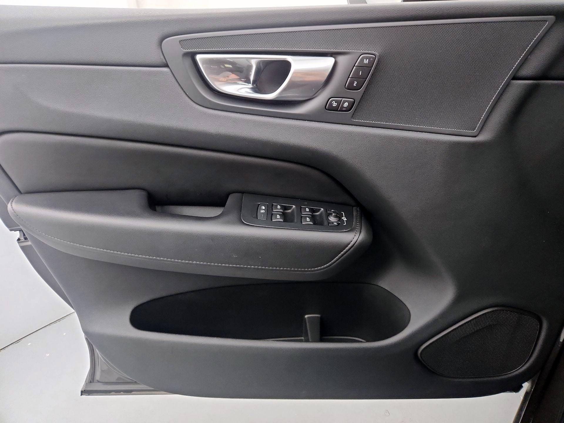 Thumbnail: 2023 Volvo XC60 - 12