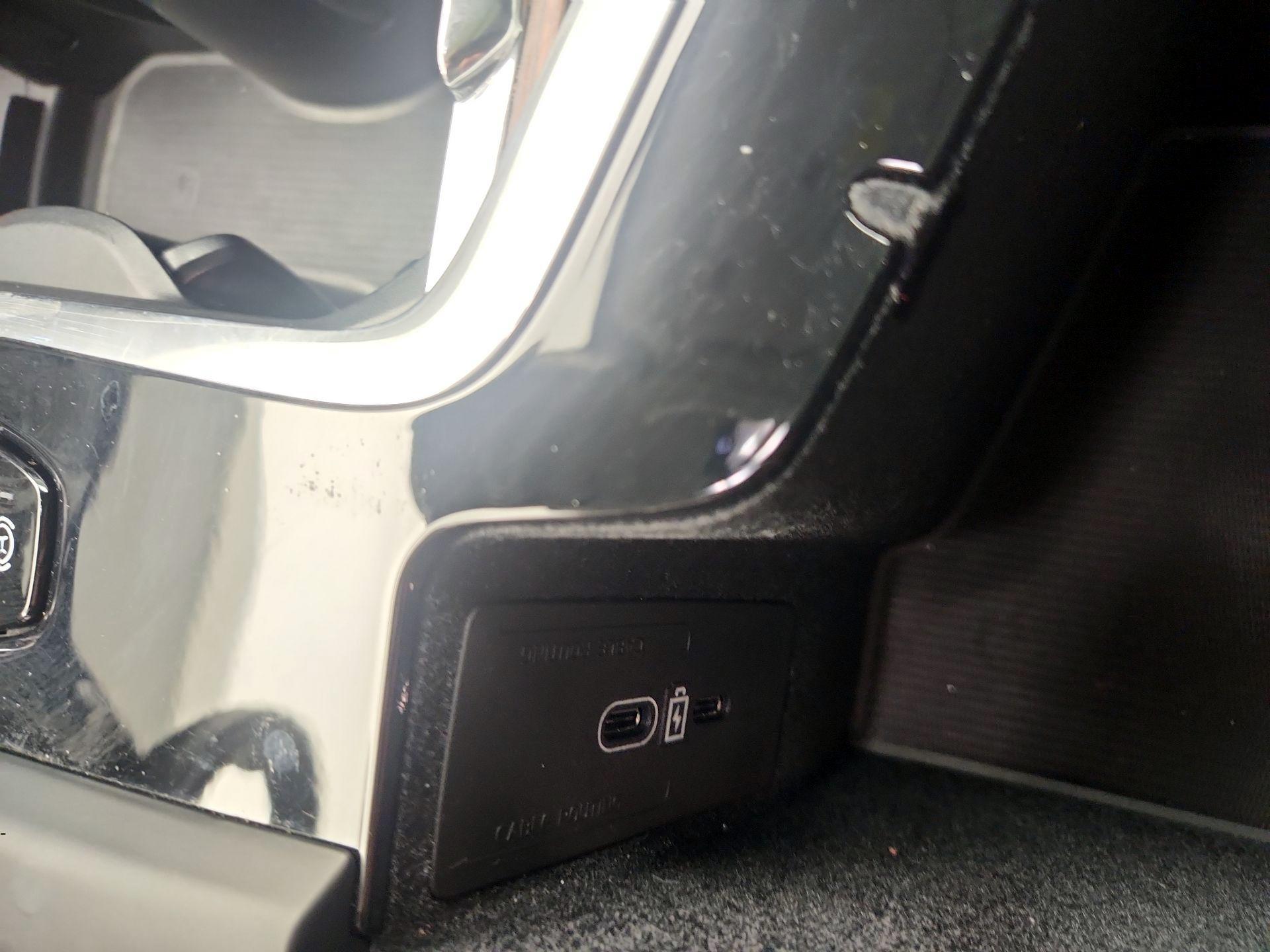 Thumbnail: 2023 Volvo XC60 - 19