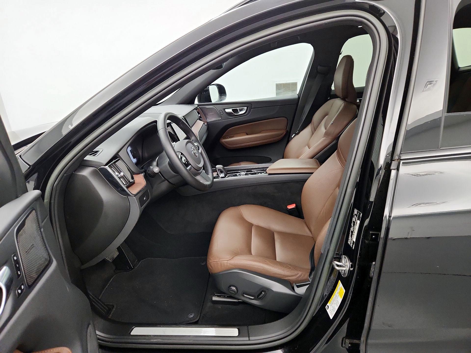 Thumbnail: 2023 Volvo XC60 - 11