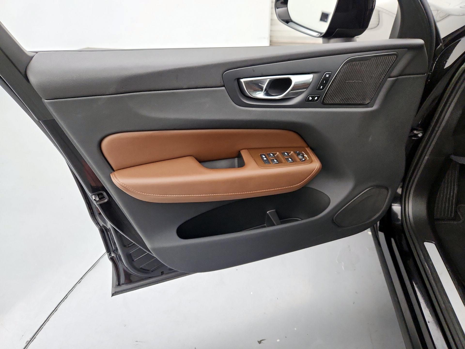 Thumbnail: 2023 Volvo XC60 - 12