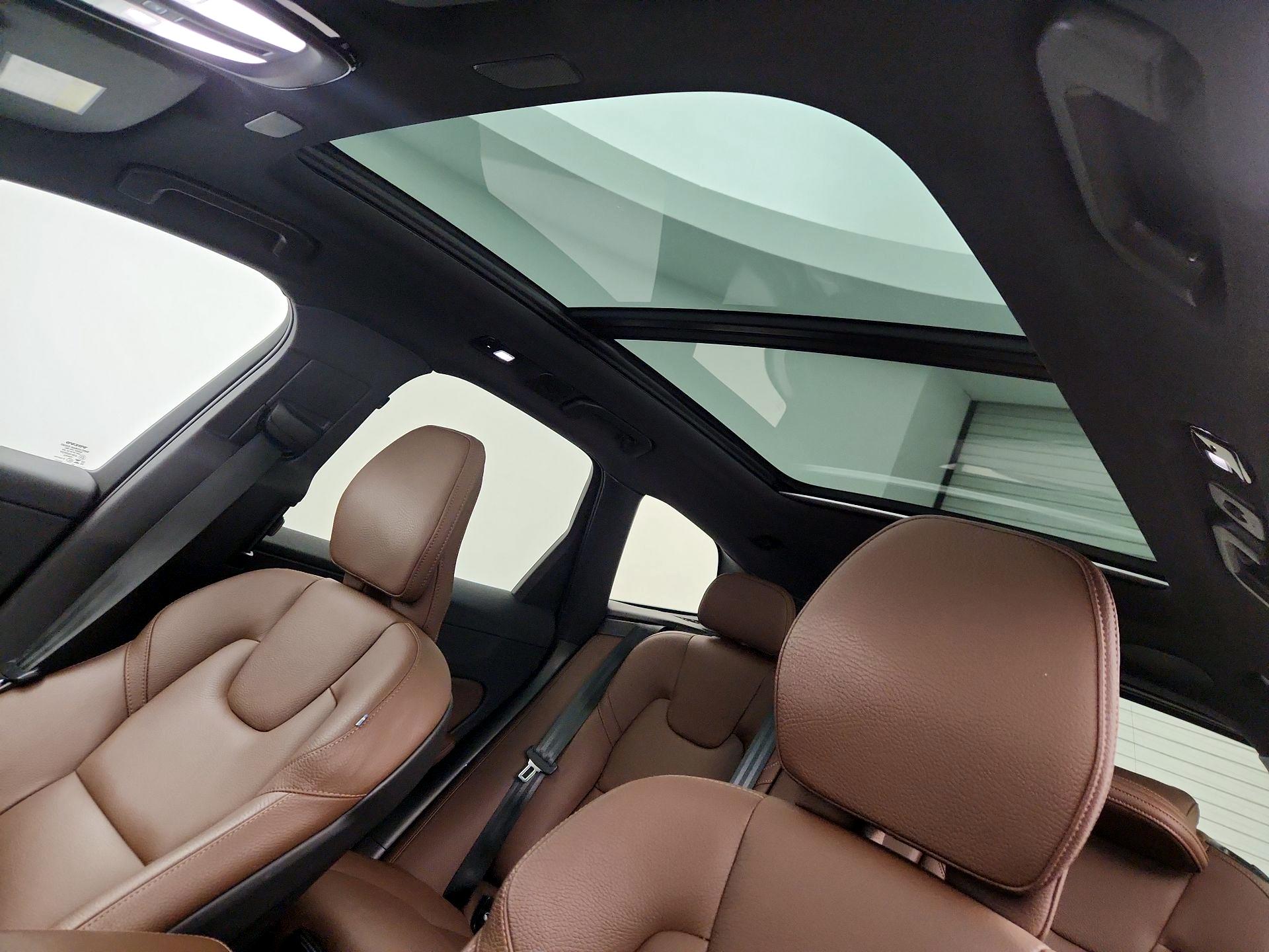Thumbnail: 2023 Volvo XC60 - 19