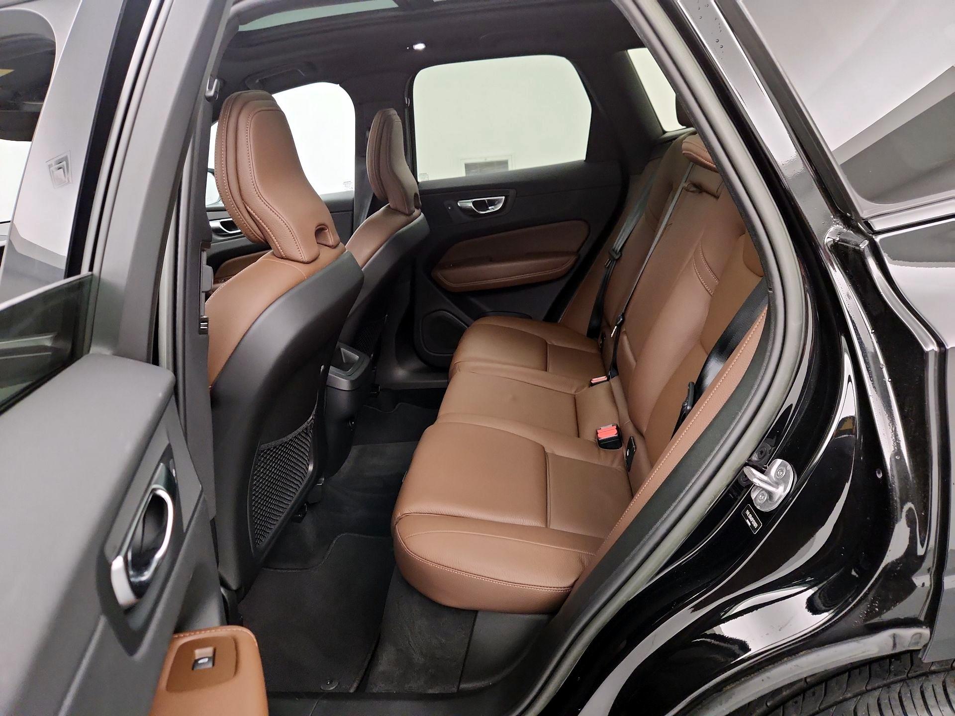 Thumbnail: 2023 Volvo XC60 - 20