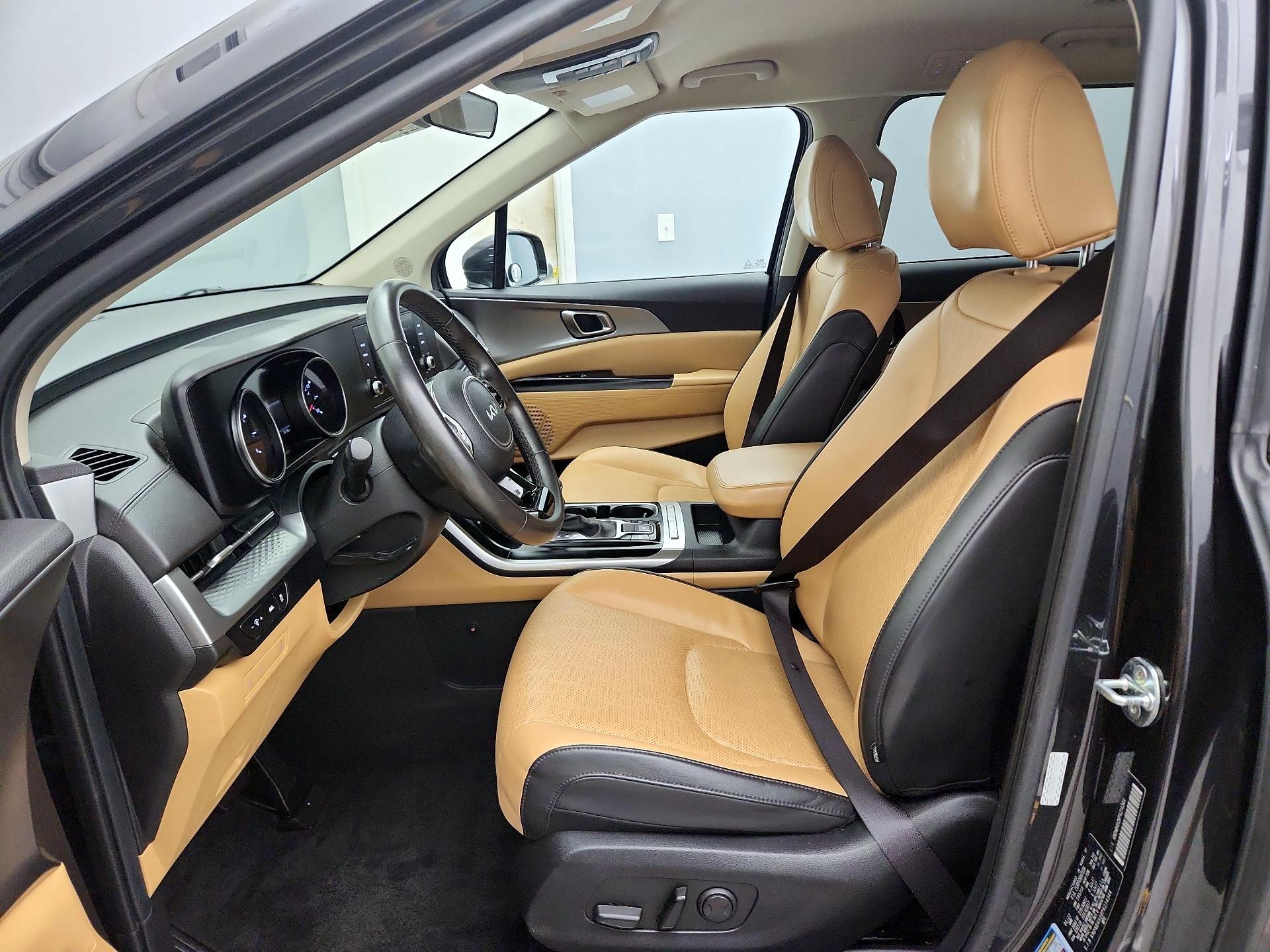 Thumbnail: 2023 Kia Carnival - 11