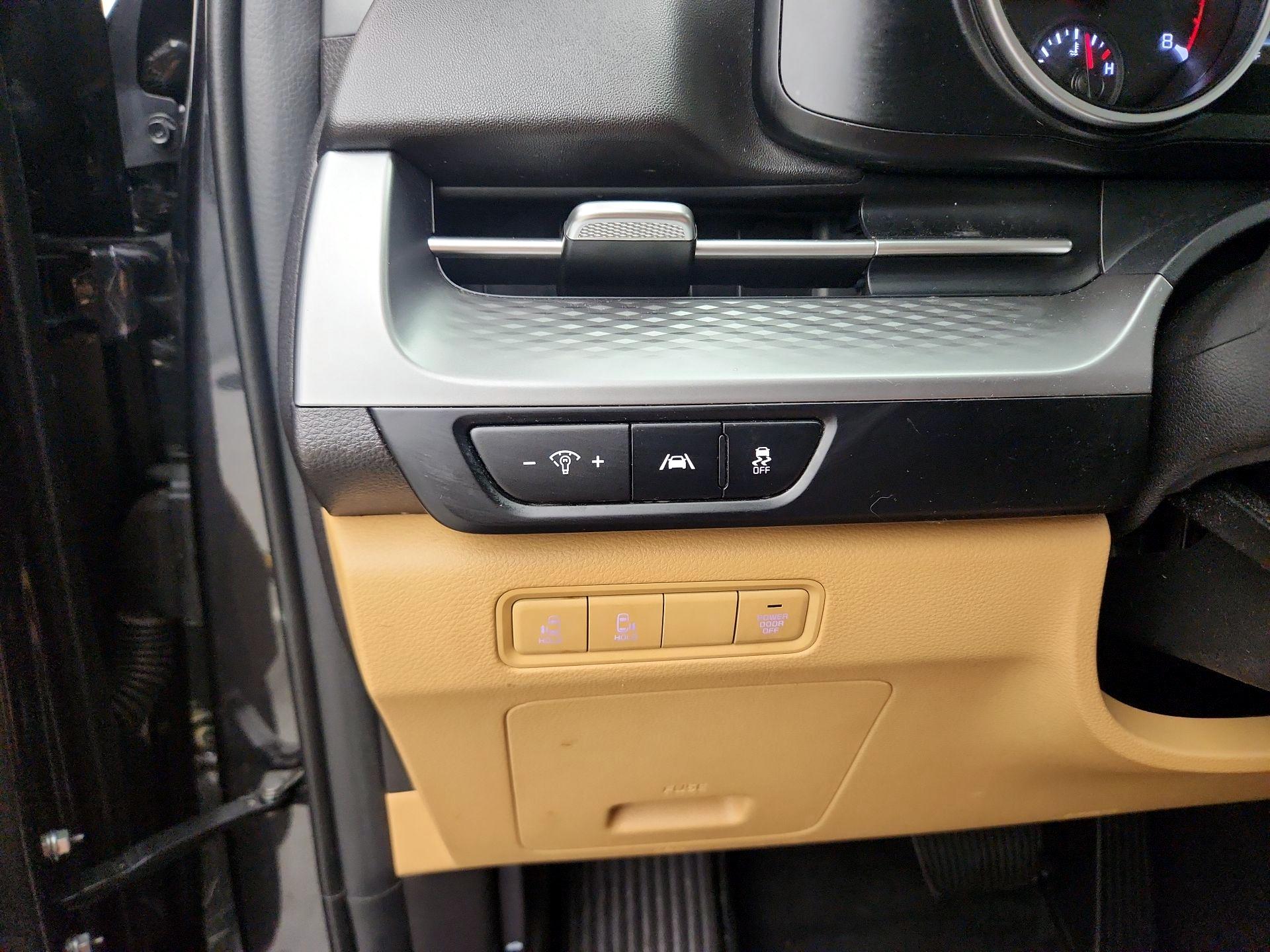 Thumbnail: 2023 Kia Carnival - 13