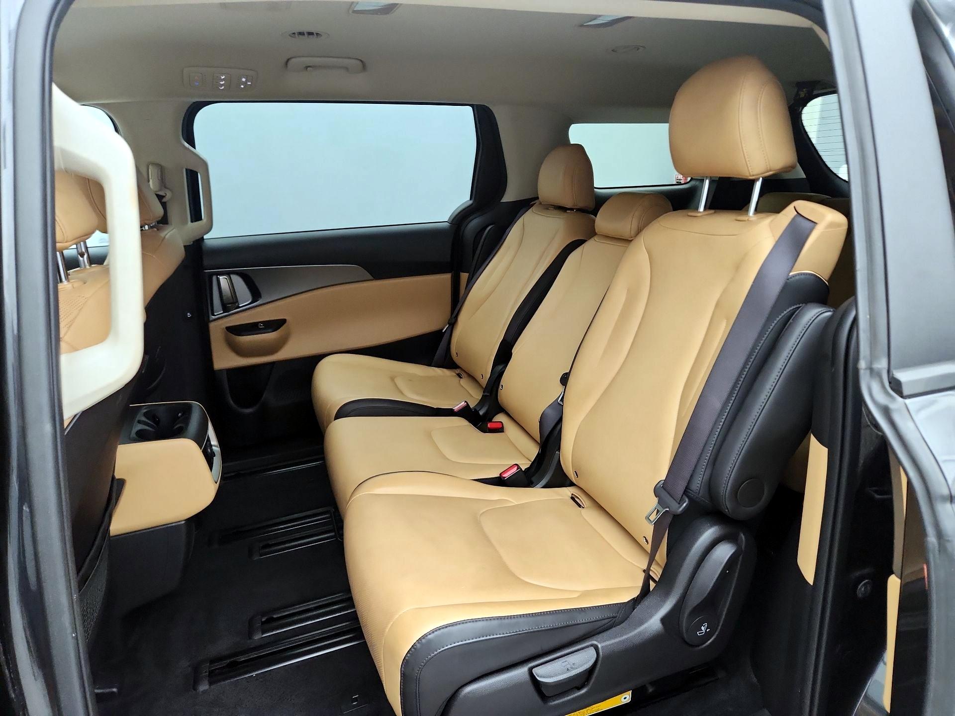 Thumbnail: 2023 Kia Carnival - 19