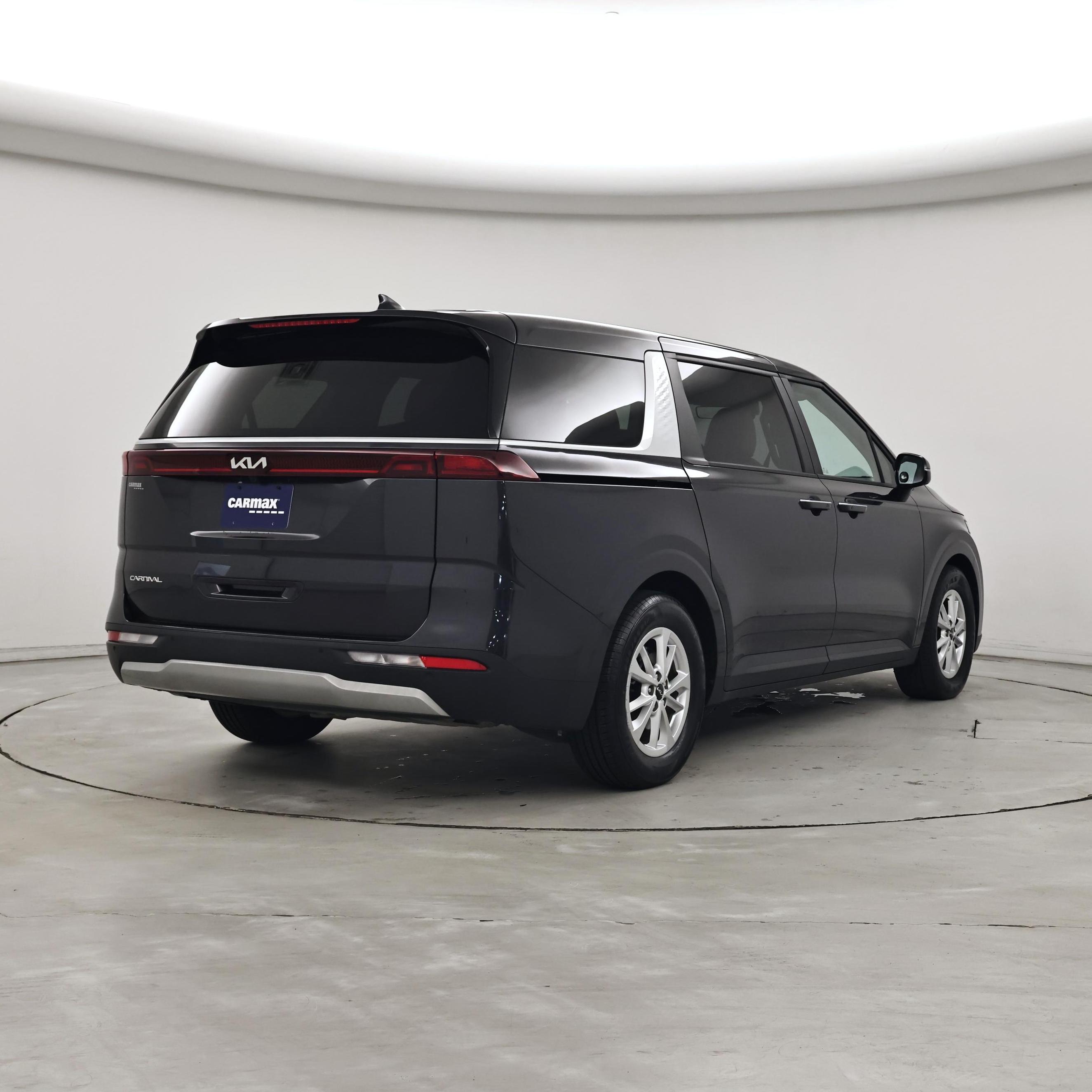 Thumbnail: 2023 Kia Carnival - 8