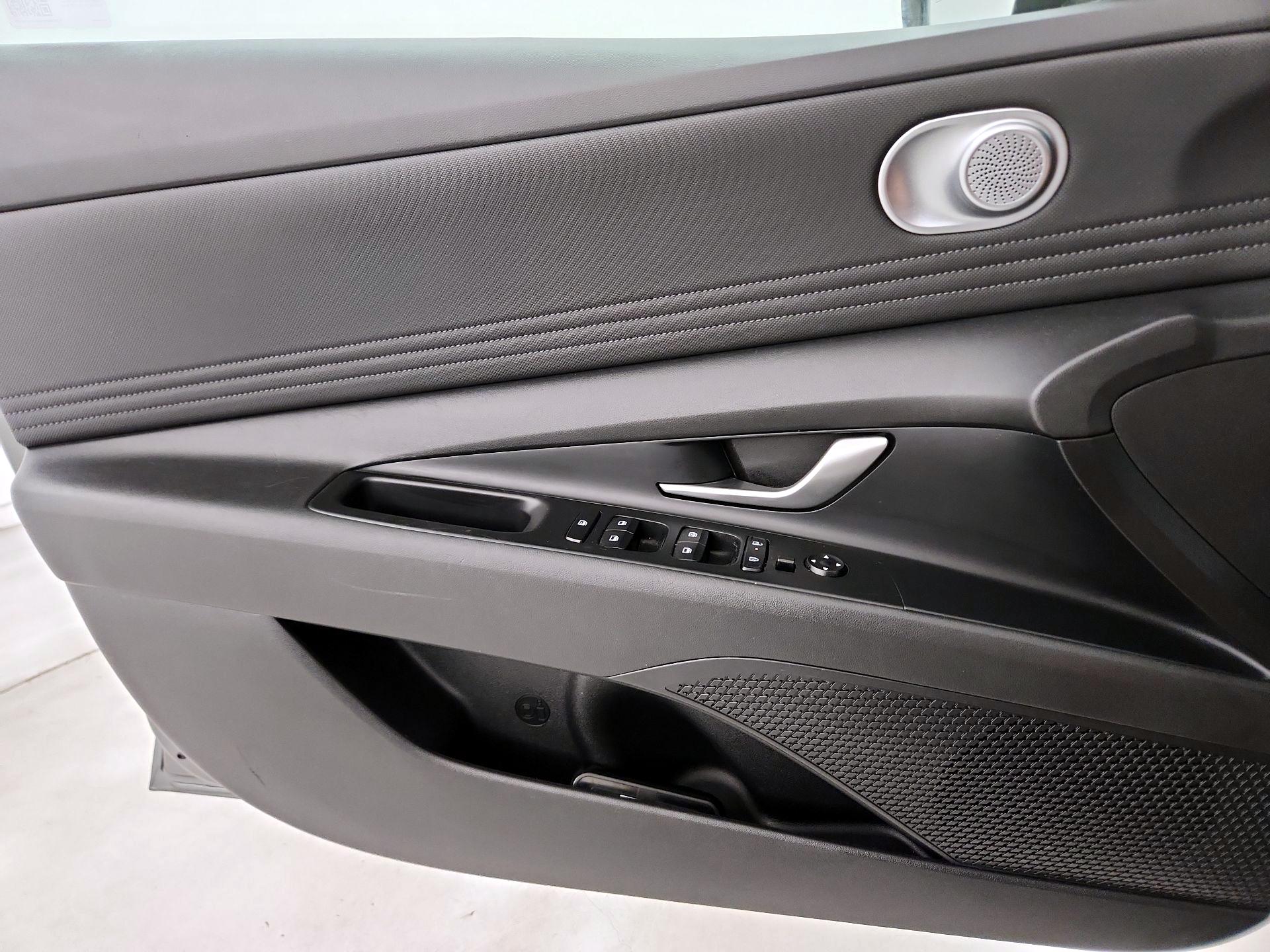 Thumbnail: 2025 Hyundai Elantra - 12