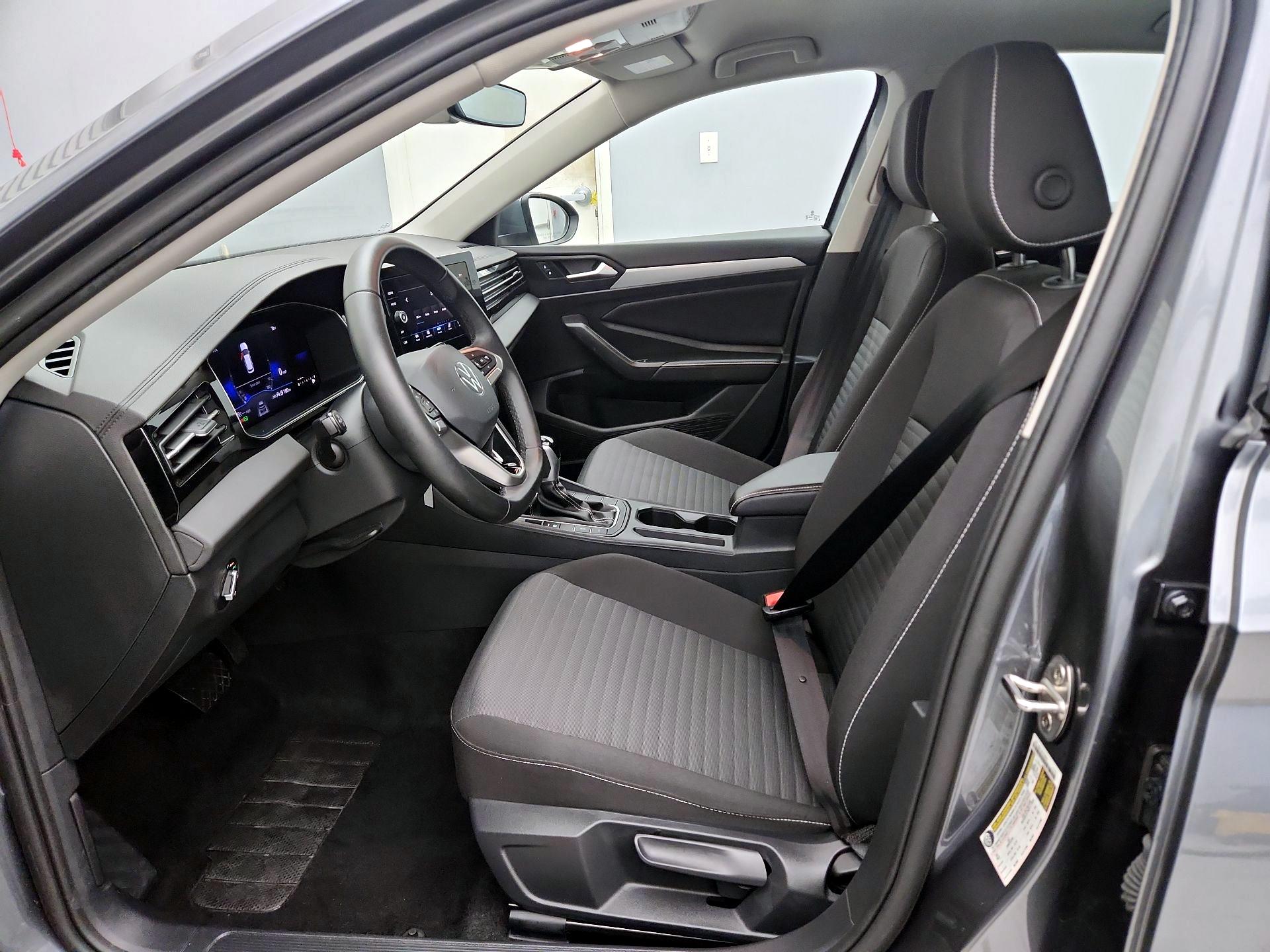 Thumbnail: 2025 Volkswagen Jetta - 11