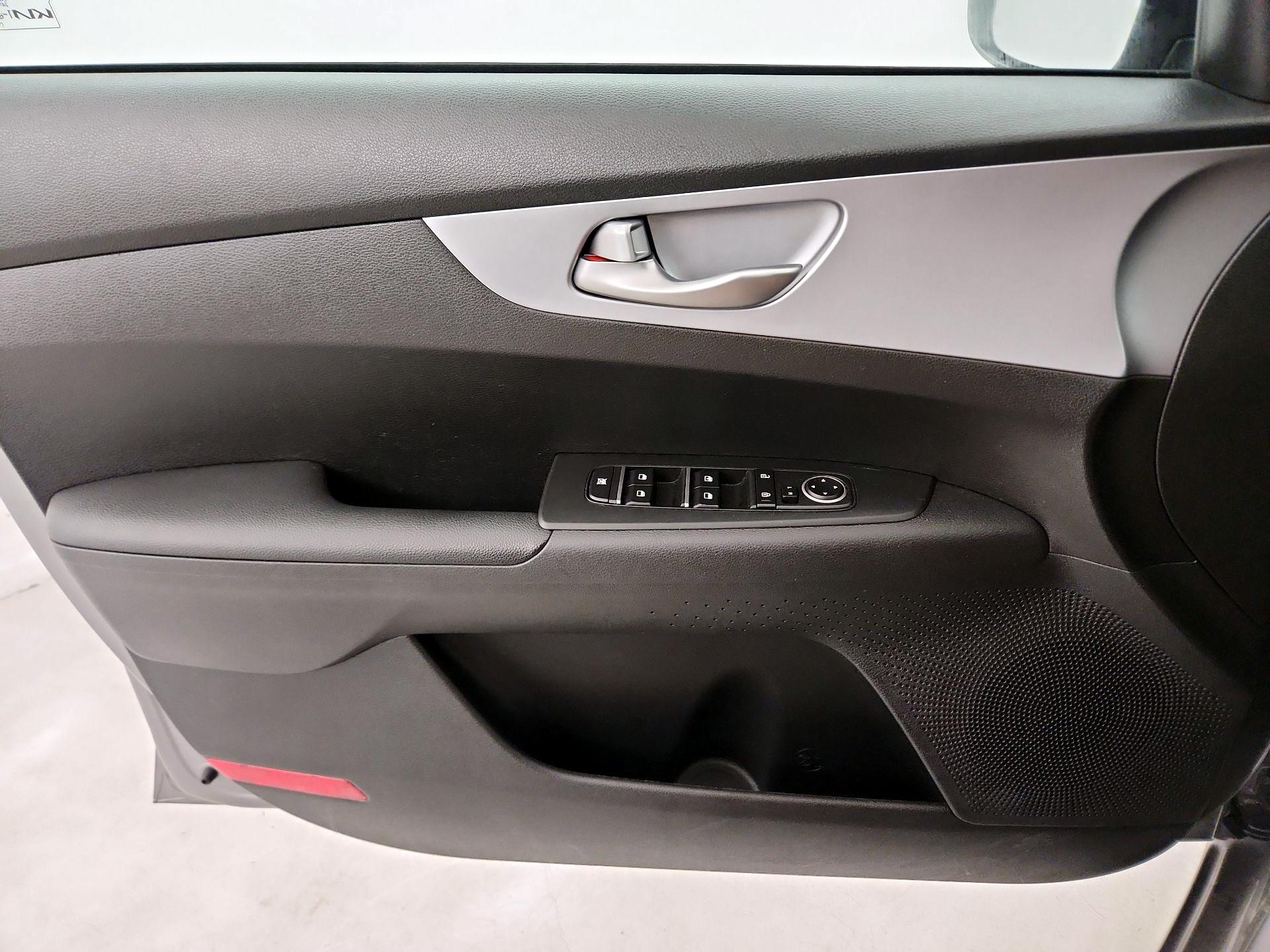 Thumbnail: 2023 Kia Forte - 12