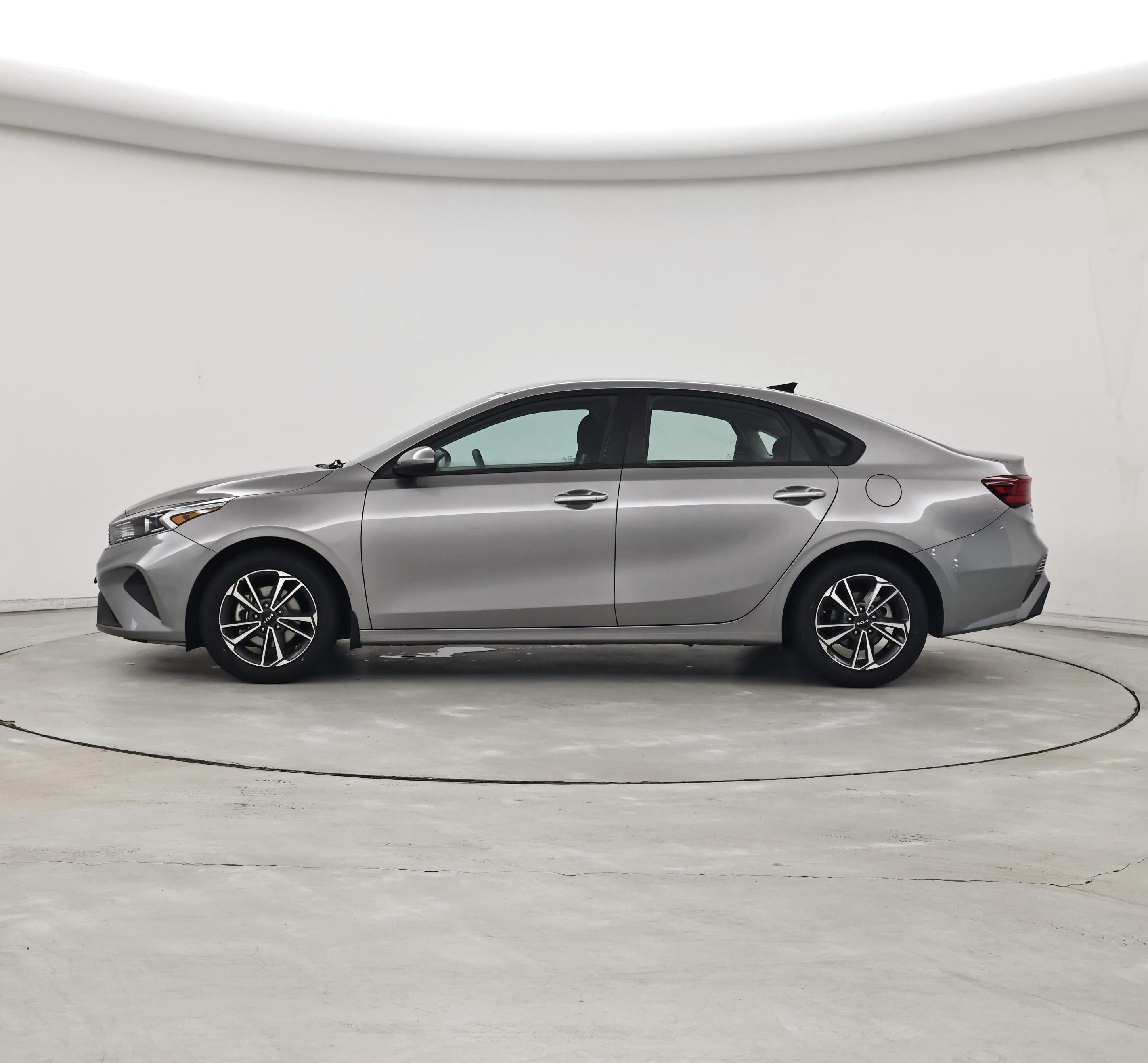 Thumbnail: 2023 Kia Forte - 3