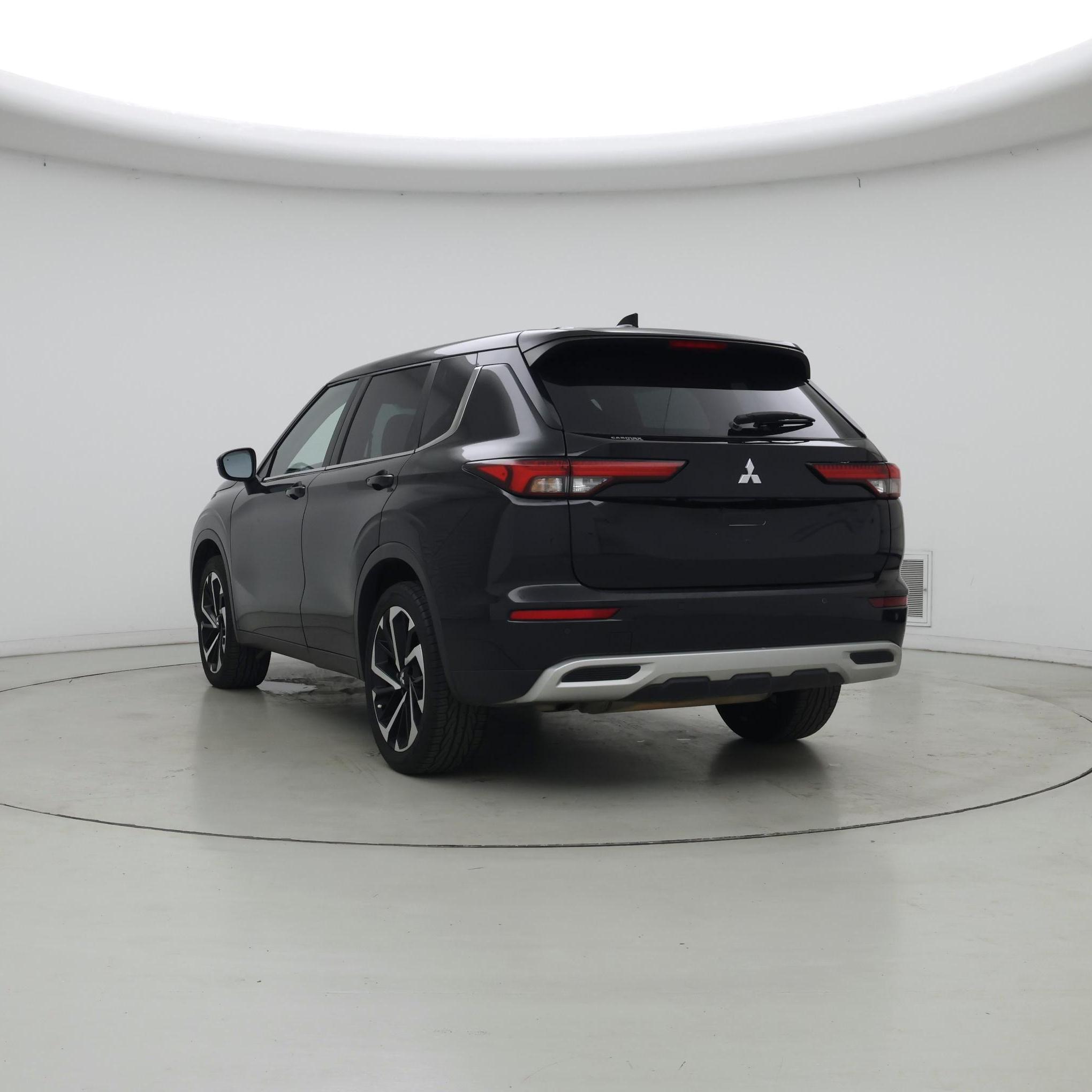 Thumbnail: 2023 Mitsubishi Outlander - 2